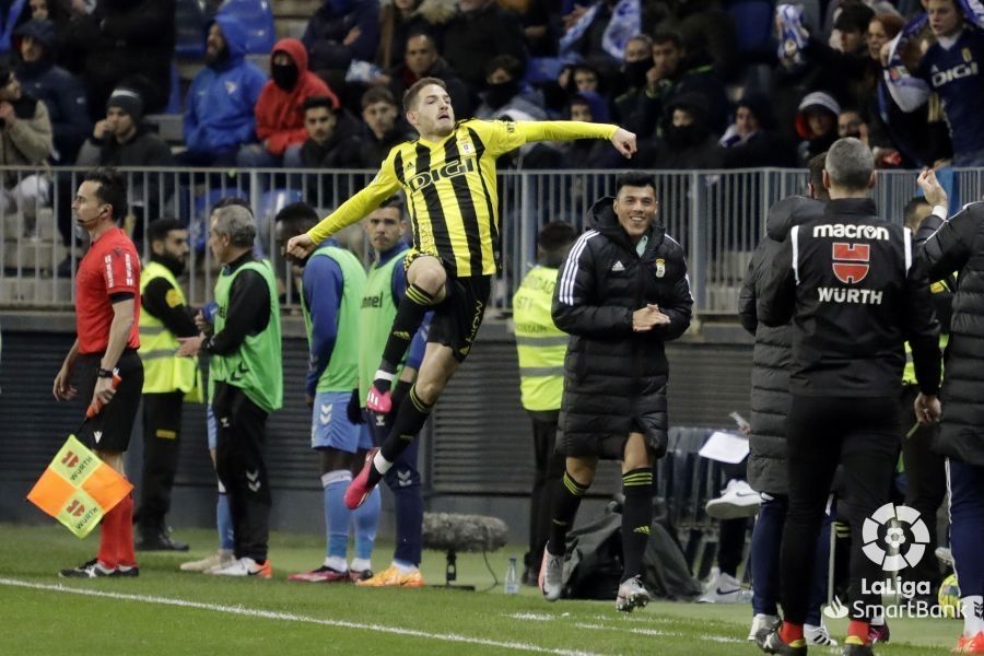  Manu Vallejo celebra su gol al Málaga.