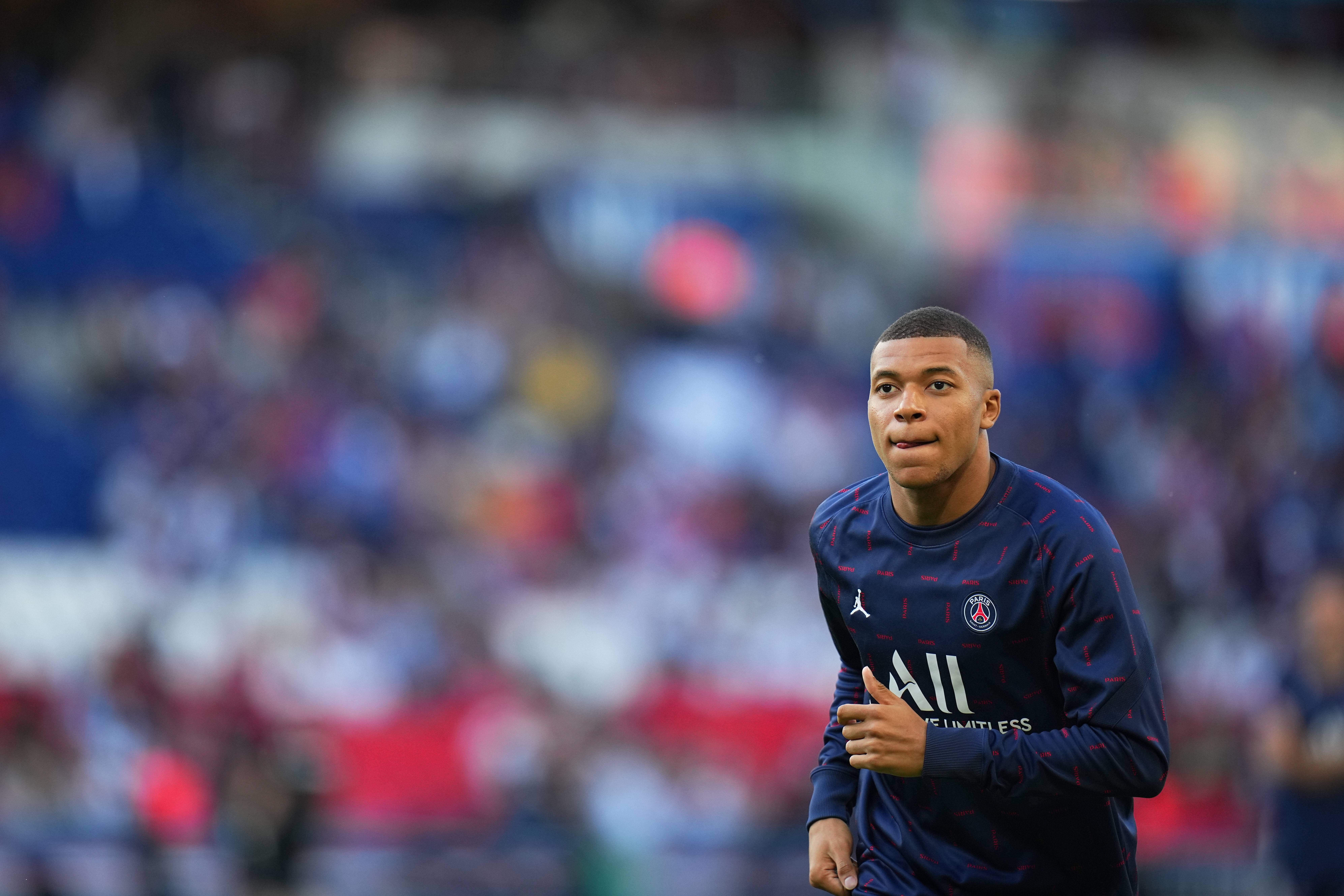  Mbappé, en un calentamiento del PSG (FOTO: Cordón Press).