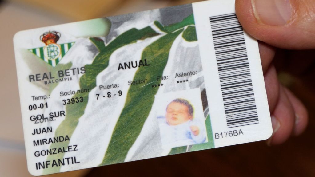  (Mediaset) El carnet de Miranda desde bebé