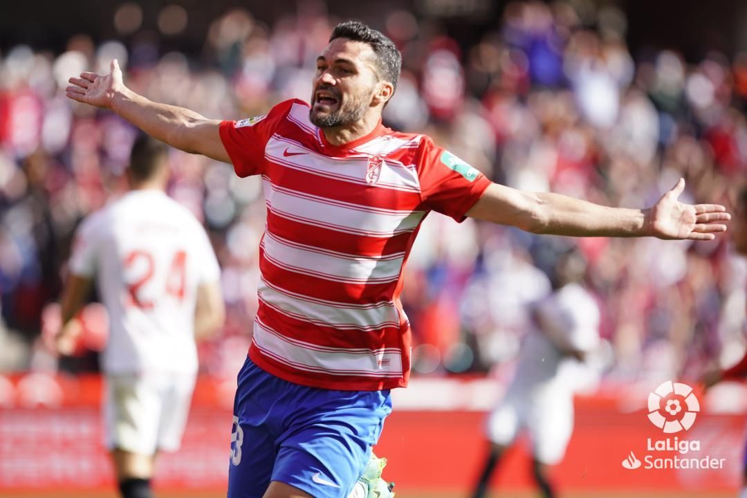 Jorge Molina celebra un gol con el Granada (Foto: LaLiga).