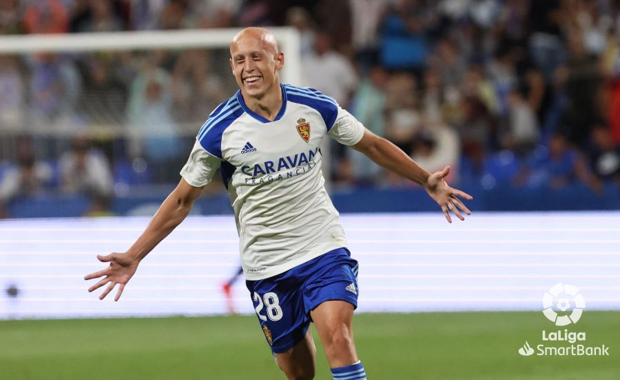  Víctor Mollejo celebra su gol al Real Sporting