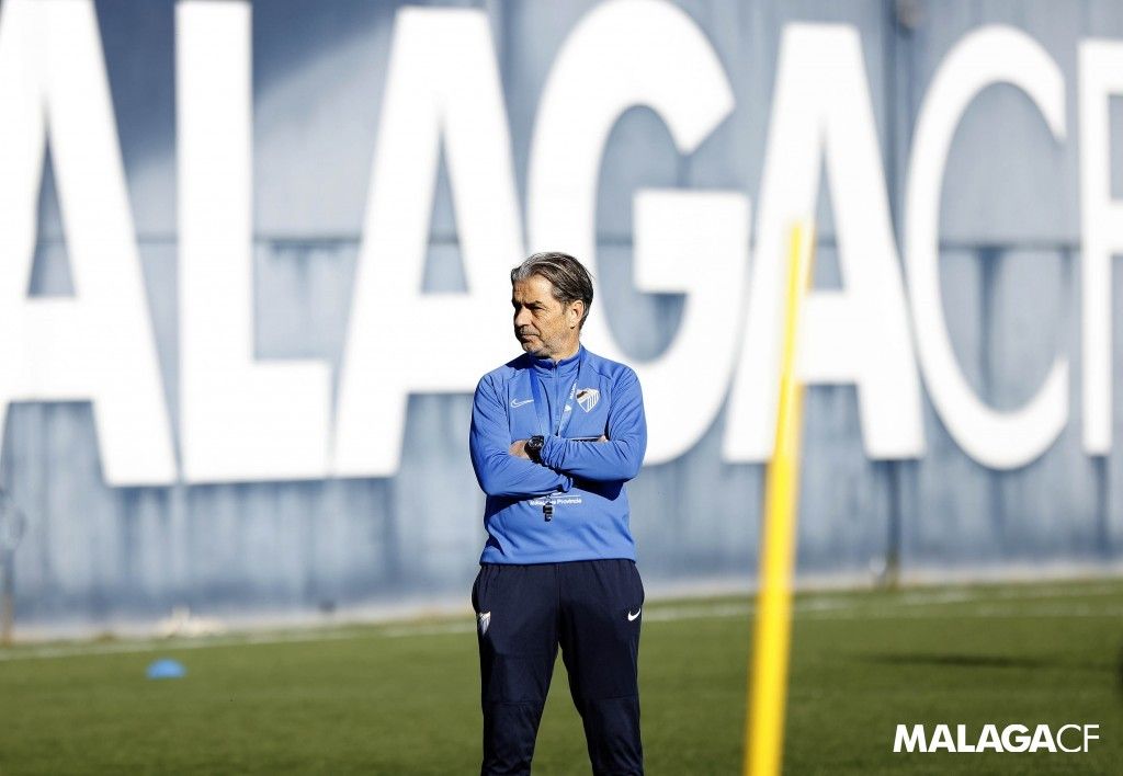 Natxo González, atento durante un entrenamiento .