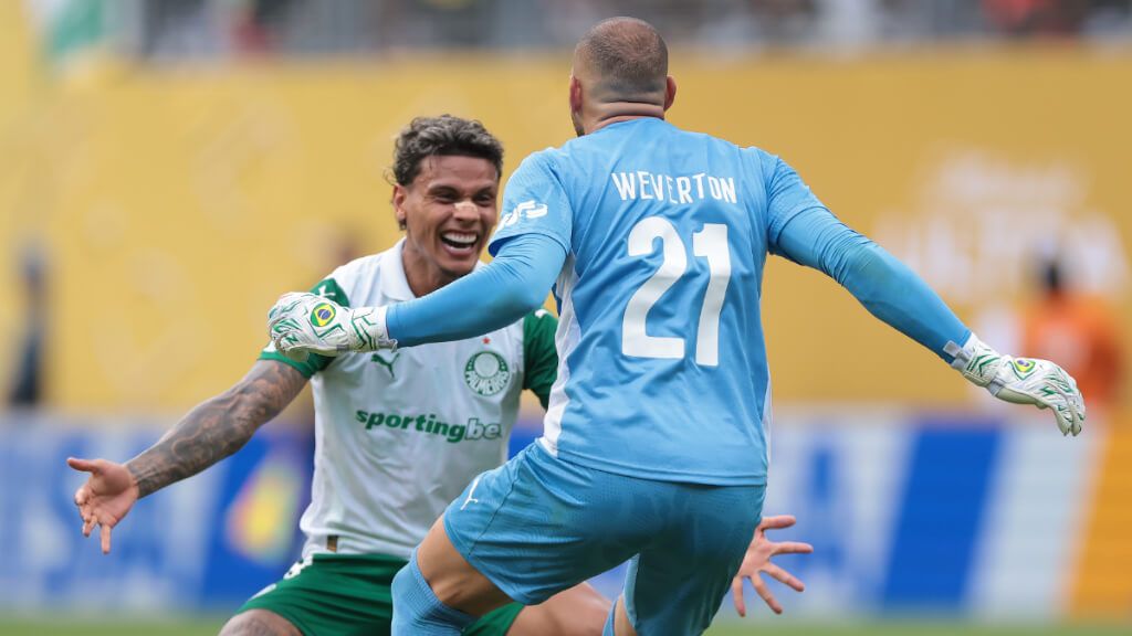  Richard Rios y Weverton celebran el gol de José Manuel López (Europa Press)