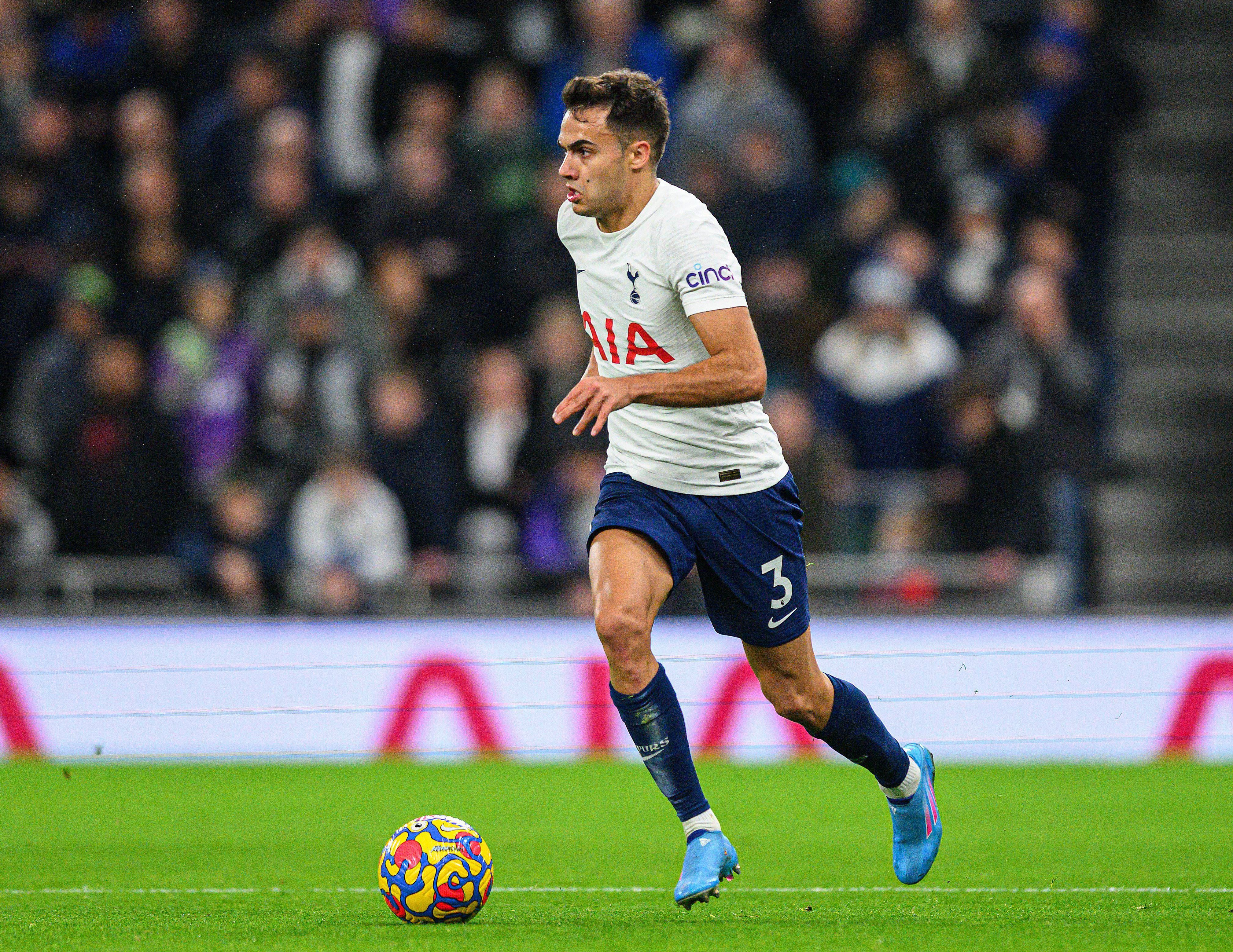 Reguilón, en un partido del Tottenham (FOTO: Cordón Press).