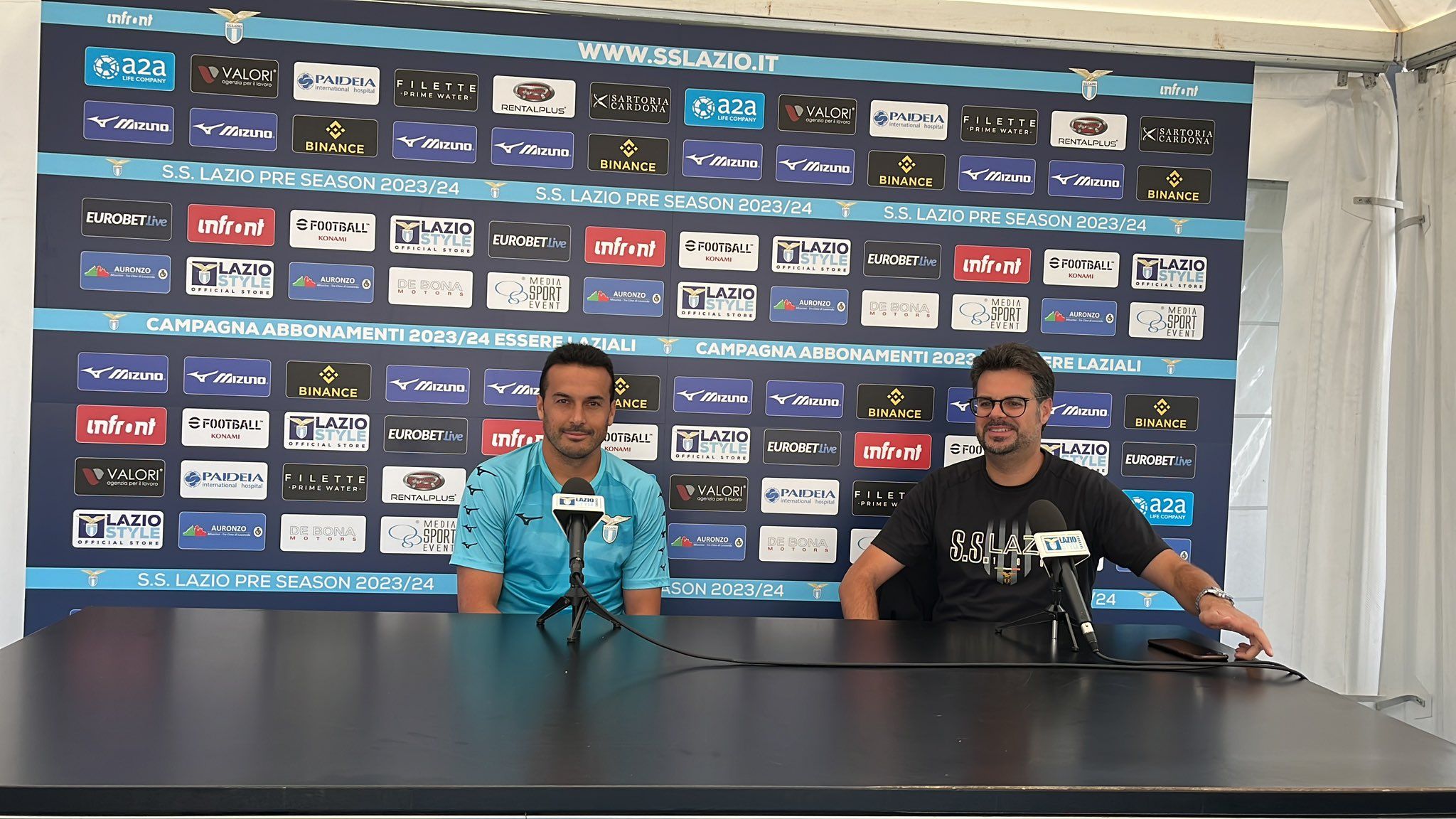 Pedro Rodríguez, en su acto de renovación con la Lazio (Foto: SS Lazio).
