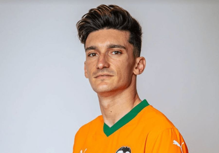 Pepelu, con la tercera camiseta del Valencia CF.