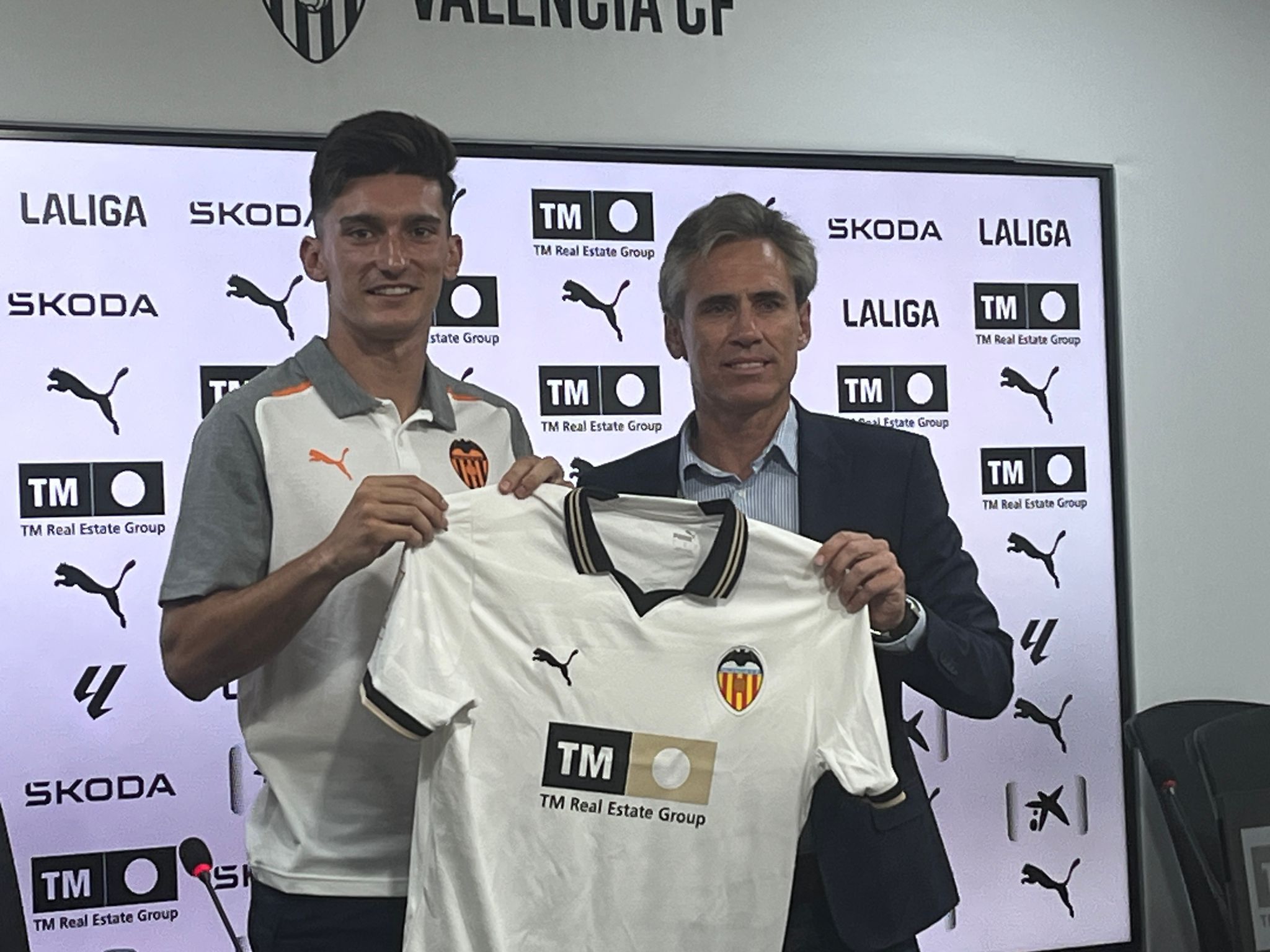  Pepelu en su presentación