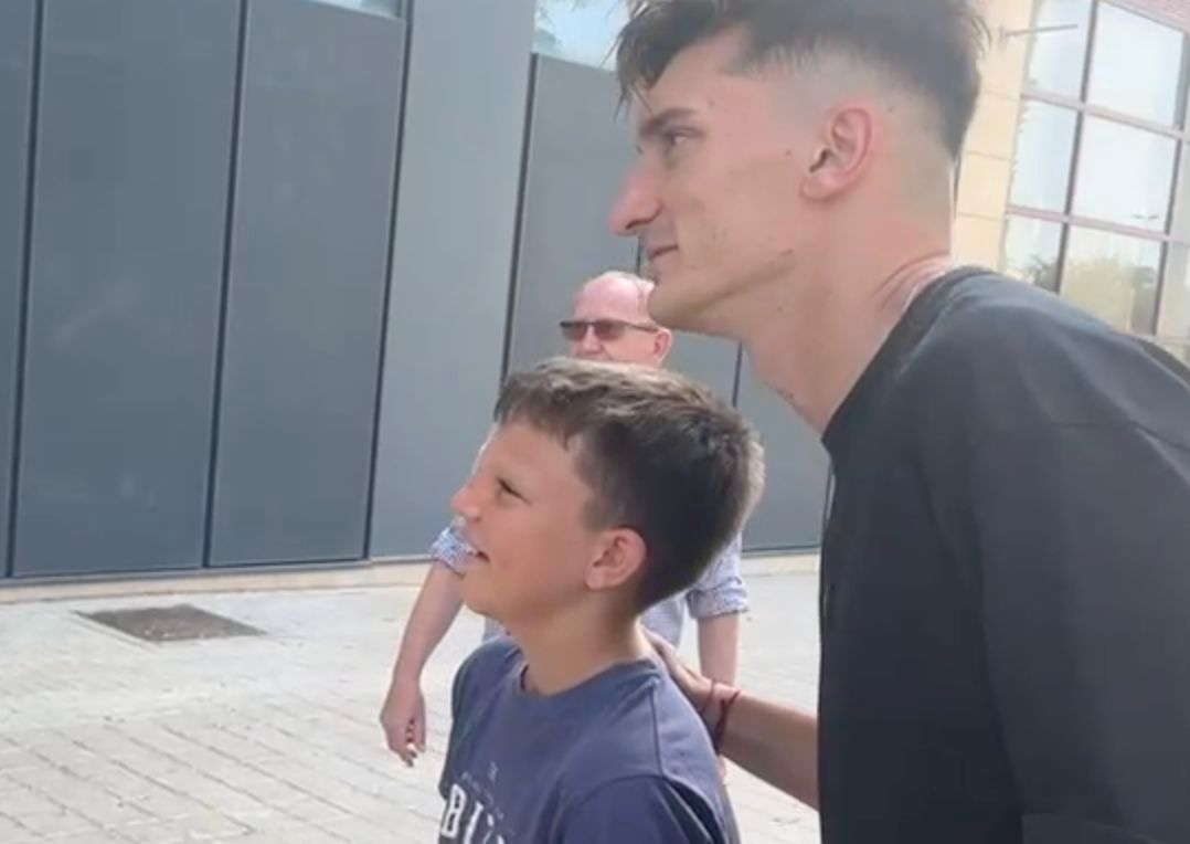  Pepelu y su primera foto como valencianista