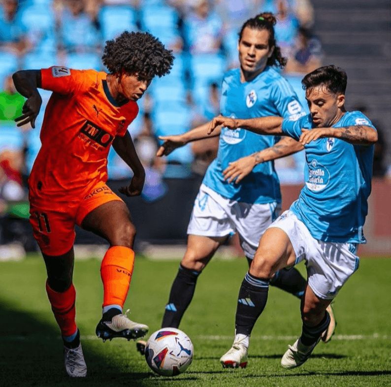  Peter Federico, ante el Celta de Vigo.