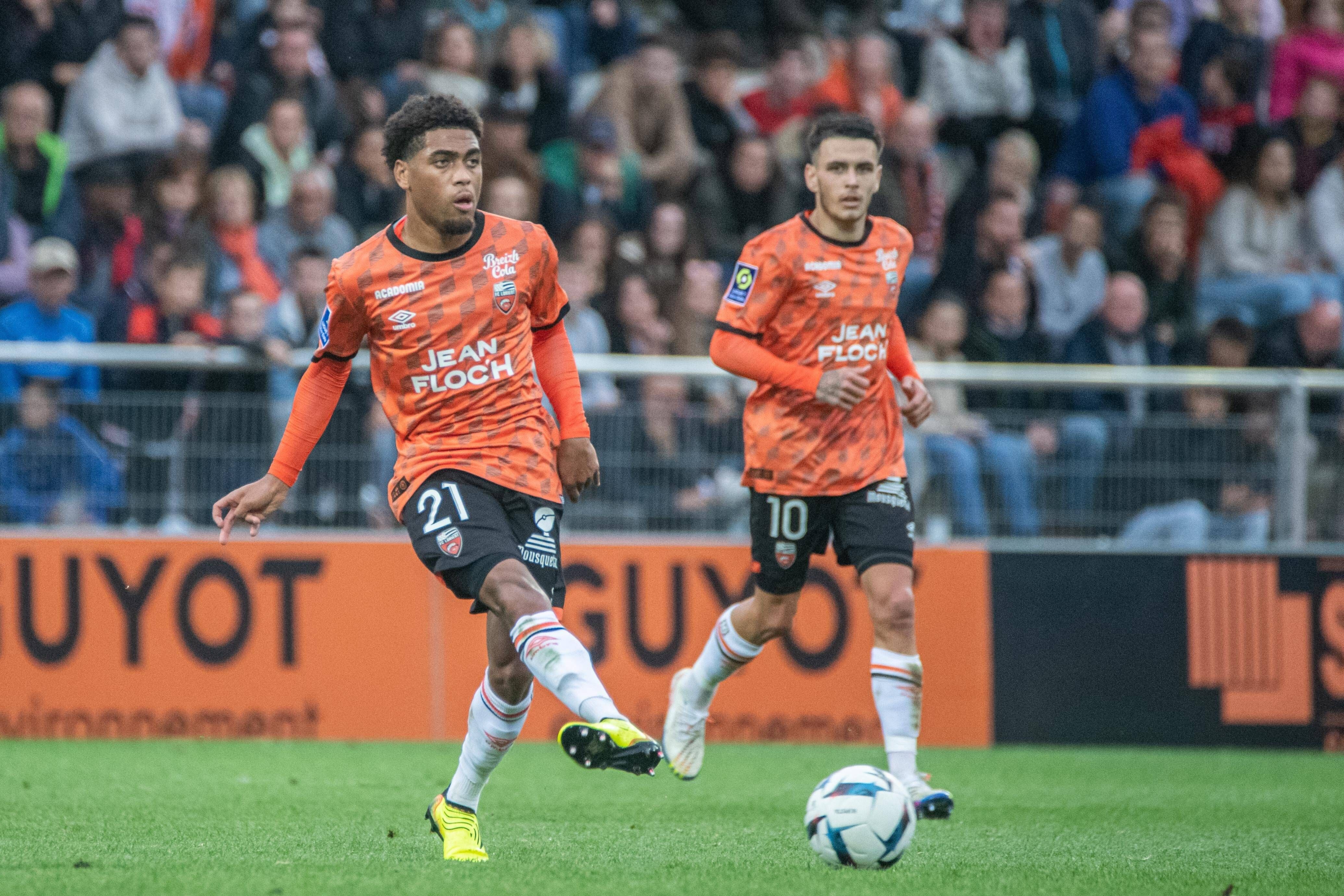  Julien Ponceau, durante un partido con el Lorient esta temporada.
