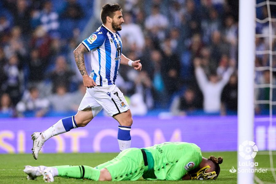Portu bate a Ledesma en el Reale Arena. (Foto: LaLiga)