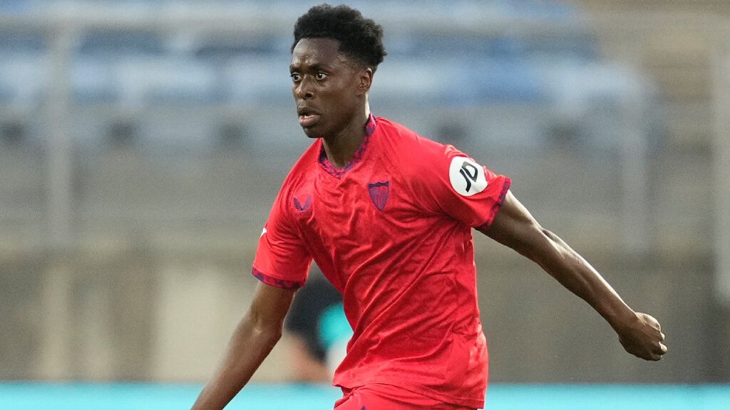  Sambi Lokonga, ante el Sporting de Lisboa.