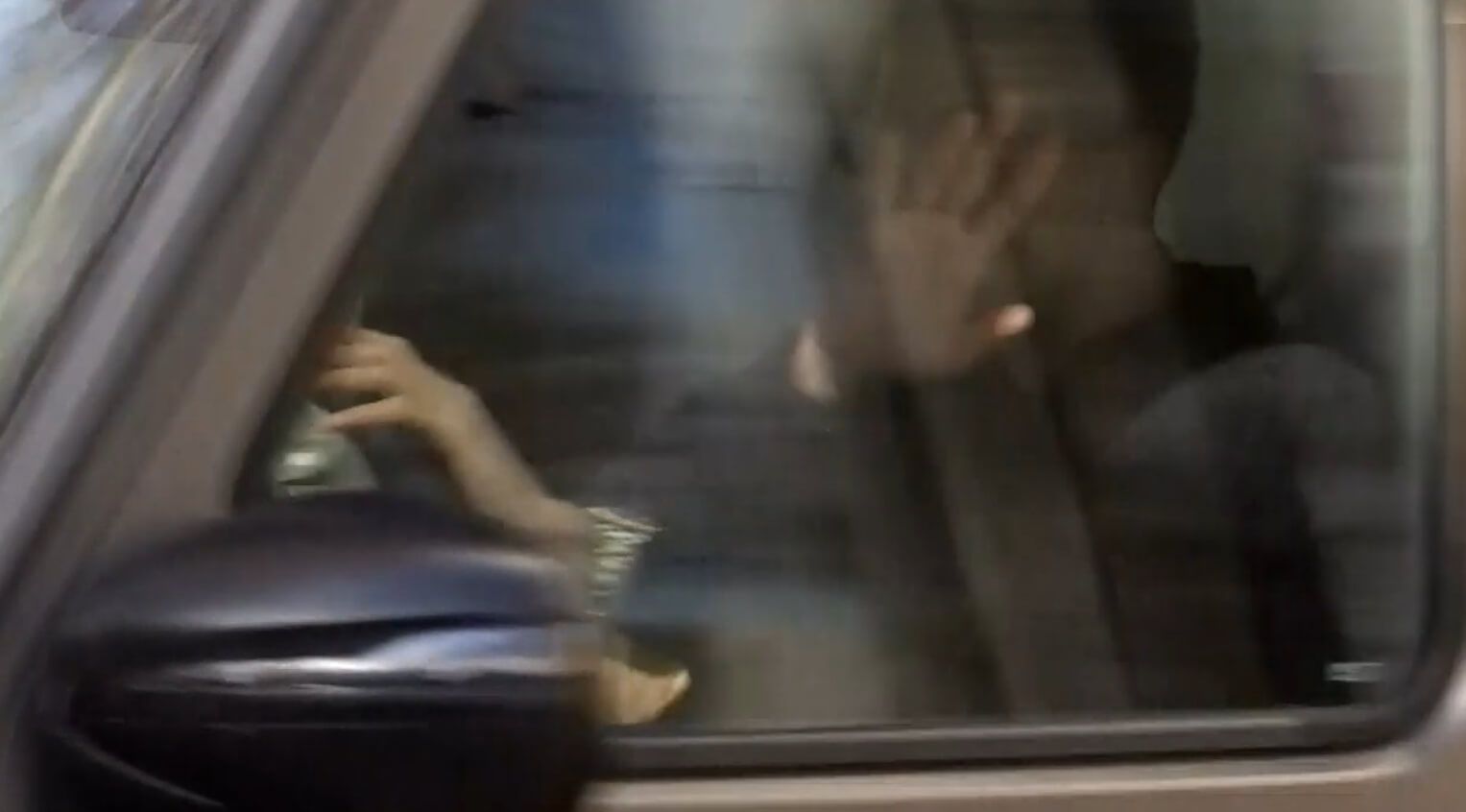  Imagen de la salida de los jugadores del Real Betis tras el entrenamiento del domingo.