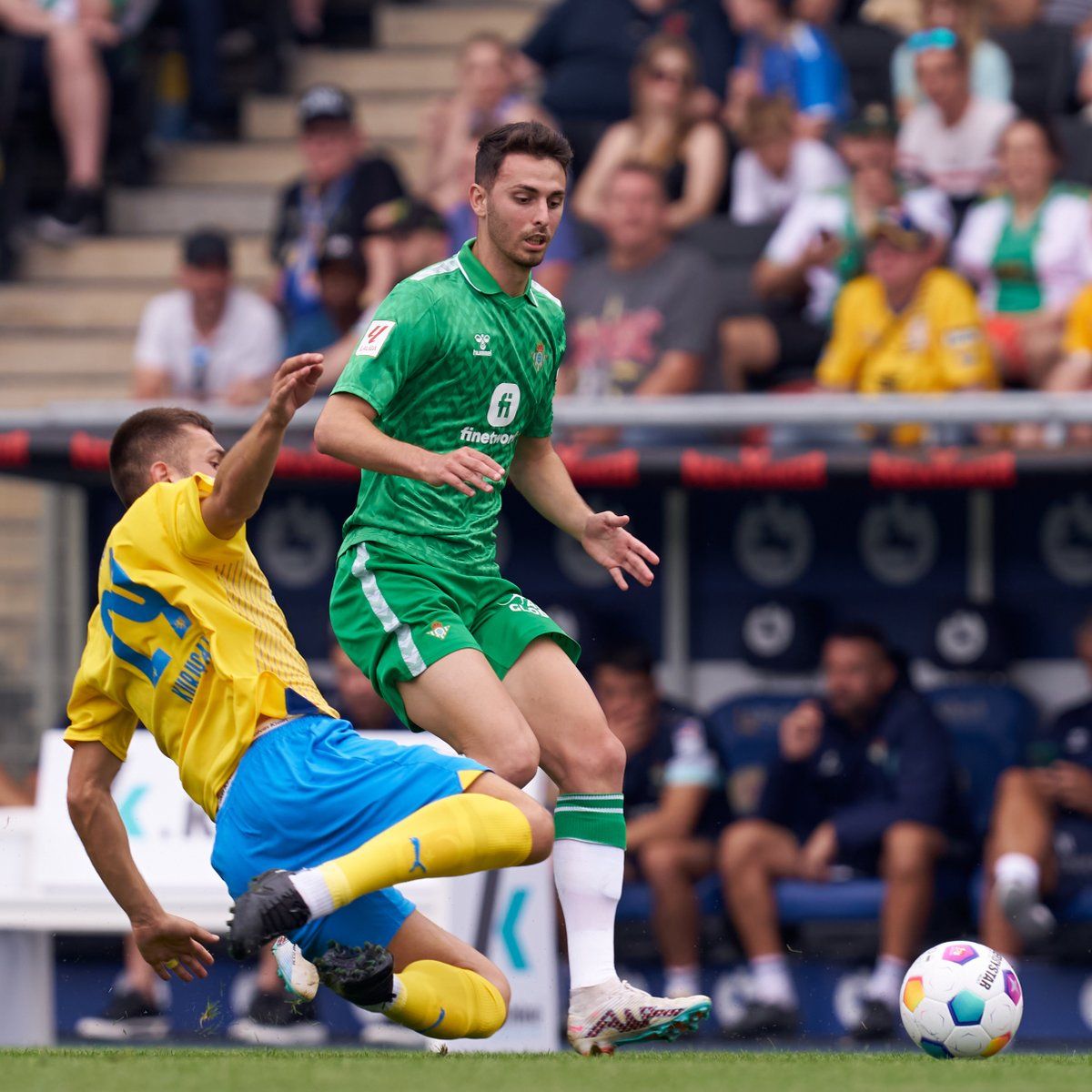 Raúl García de Haro, ante el Eintracht (Foto: Real Betis)