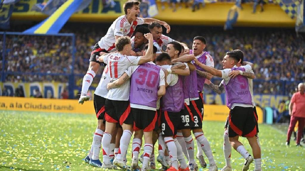  River Plate celebra el gol de Lanzini a Boca Juniors.