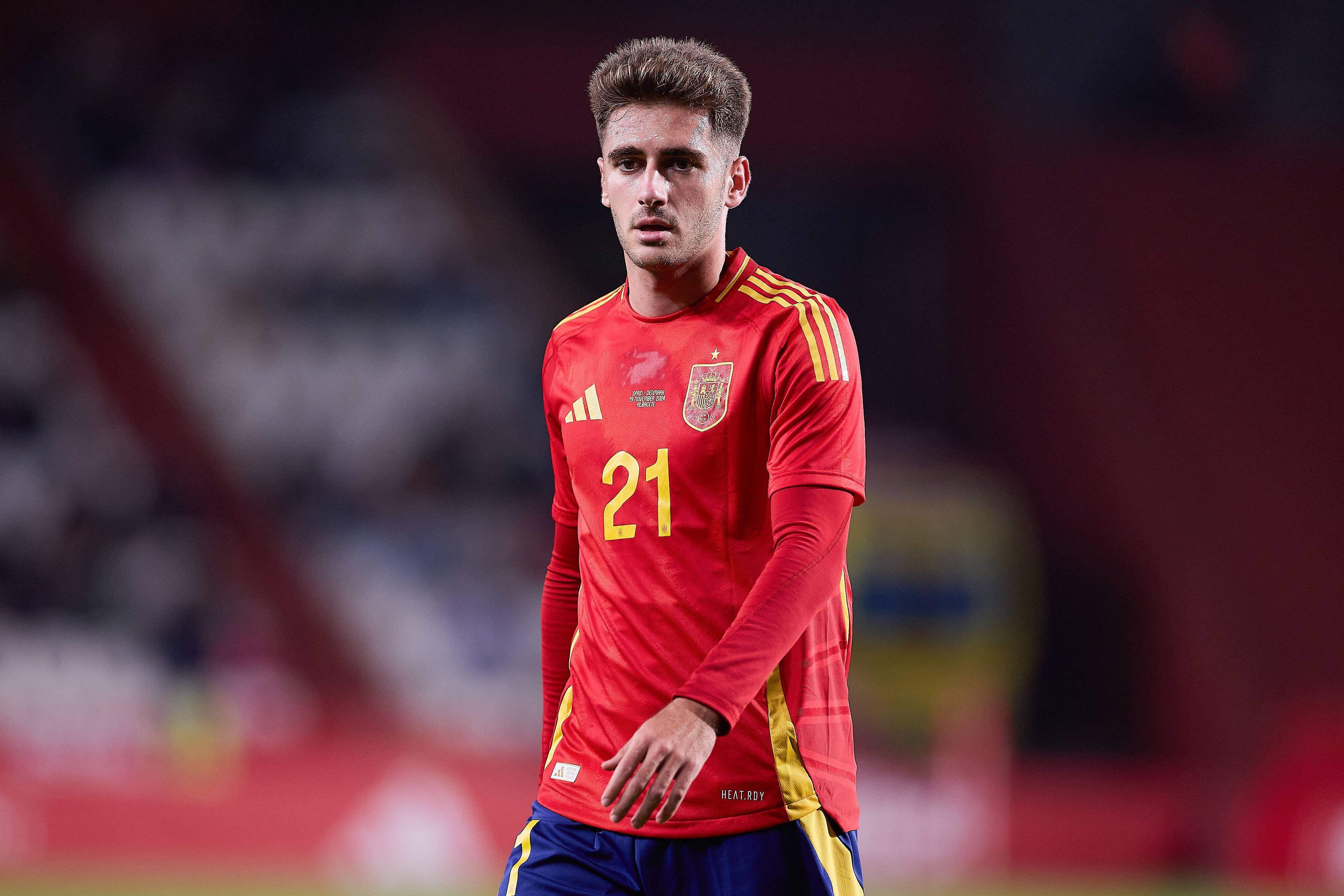  Robert Navarro, durante un partido de España sub 21.