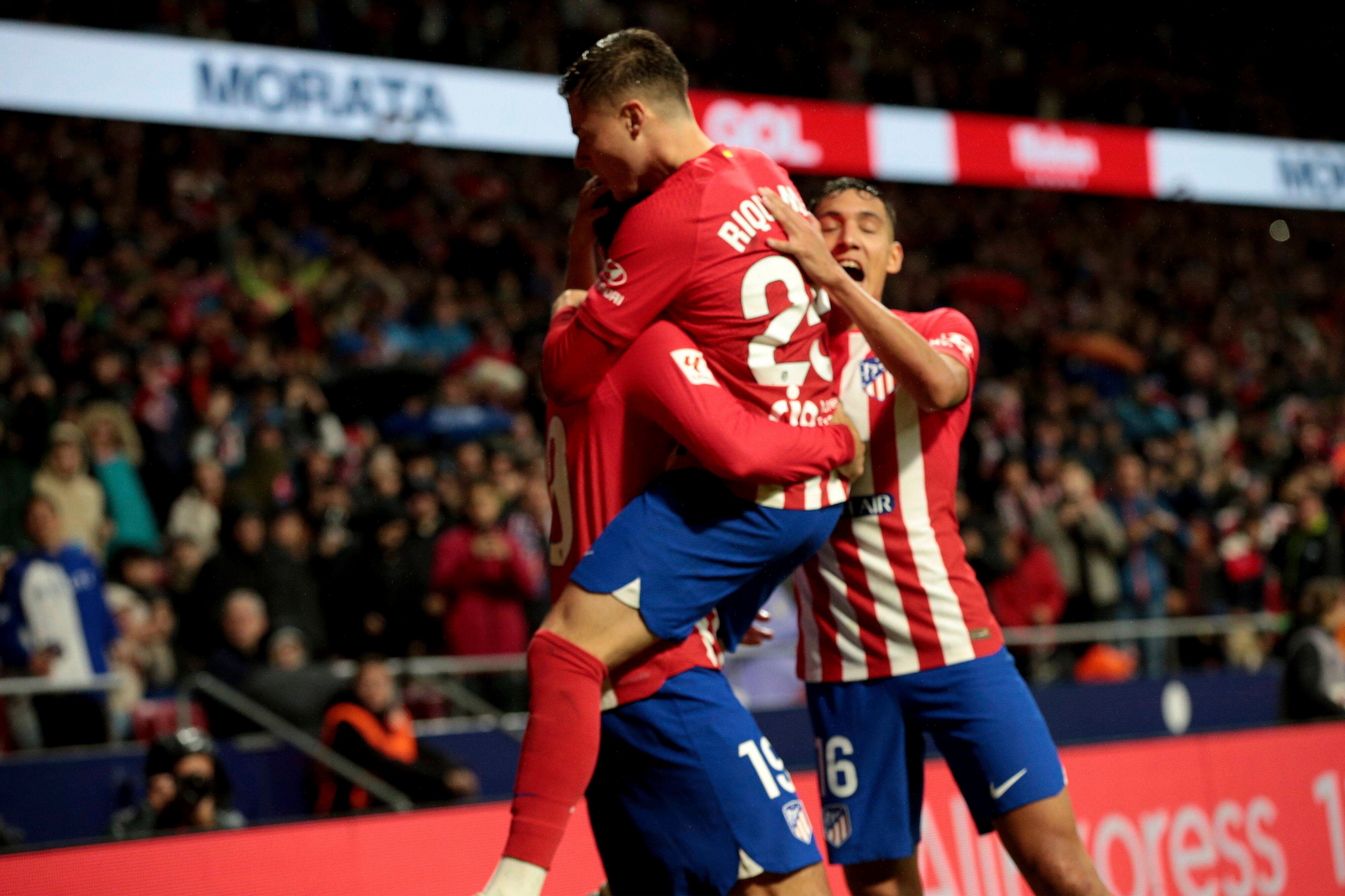  Rodrigo Riquelme celebra su gol en el Atlético-Alavés.
