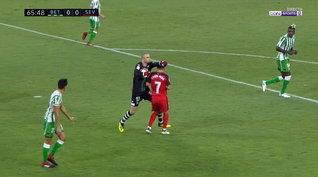 Acción de la segunda amarilla a Roque Mesa.