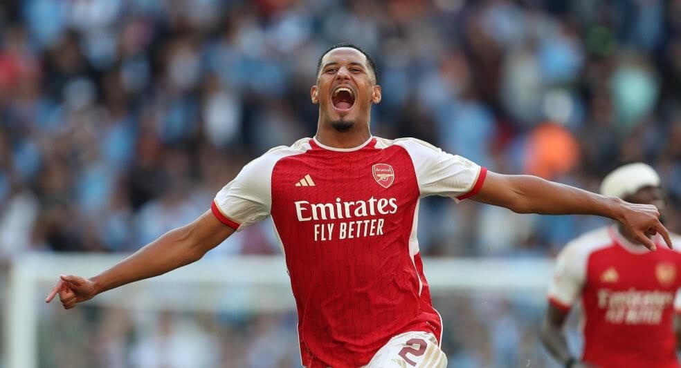  William Saliba celebra un gol con el Arsenal (FOTO: Arsenal).