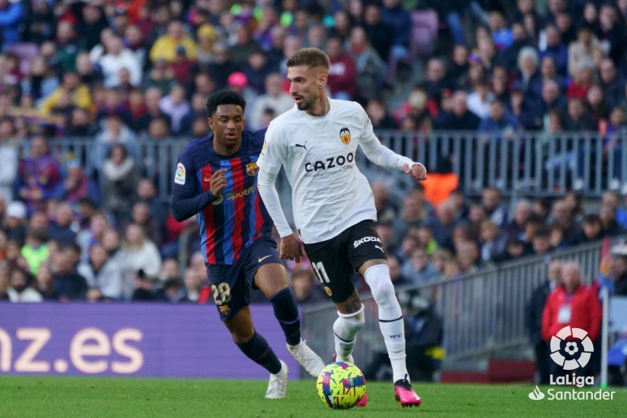  Samu Castillejo, durante el Barcelona-Valencia.