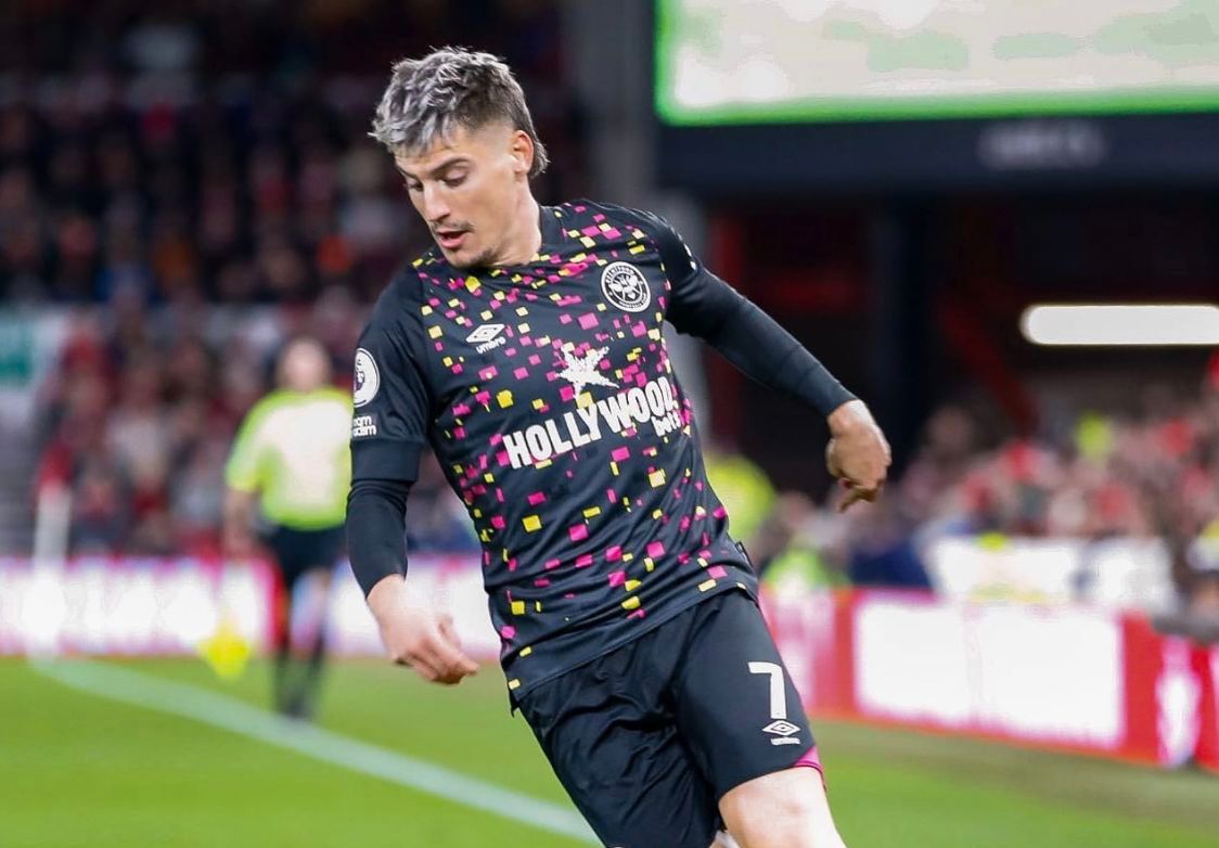  Sergi Canós en un partido del Brentford