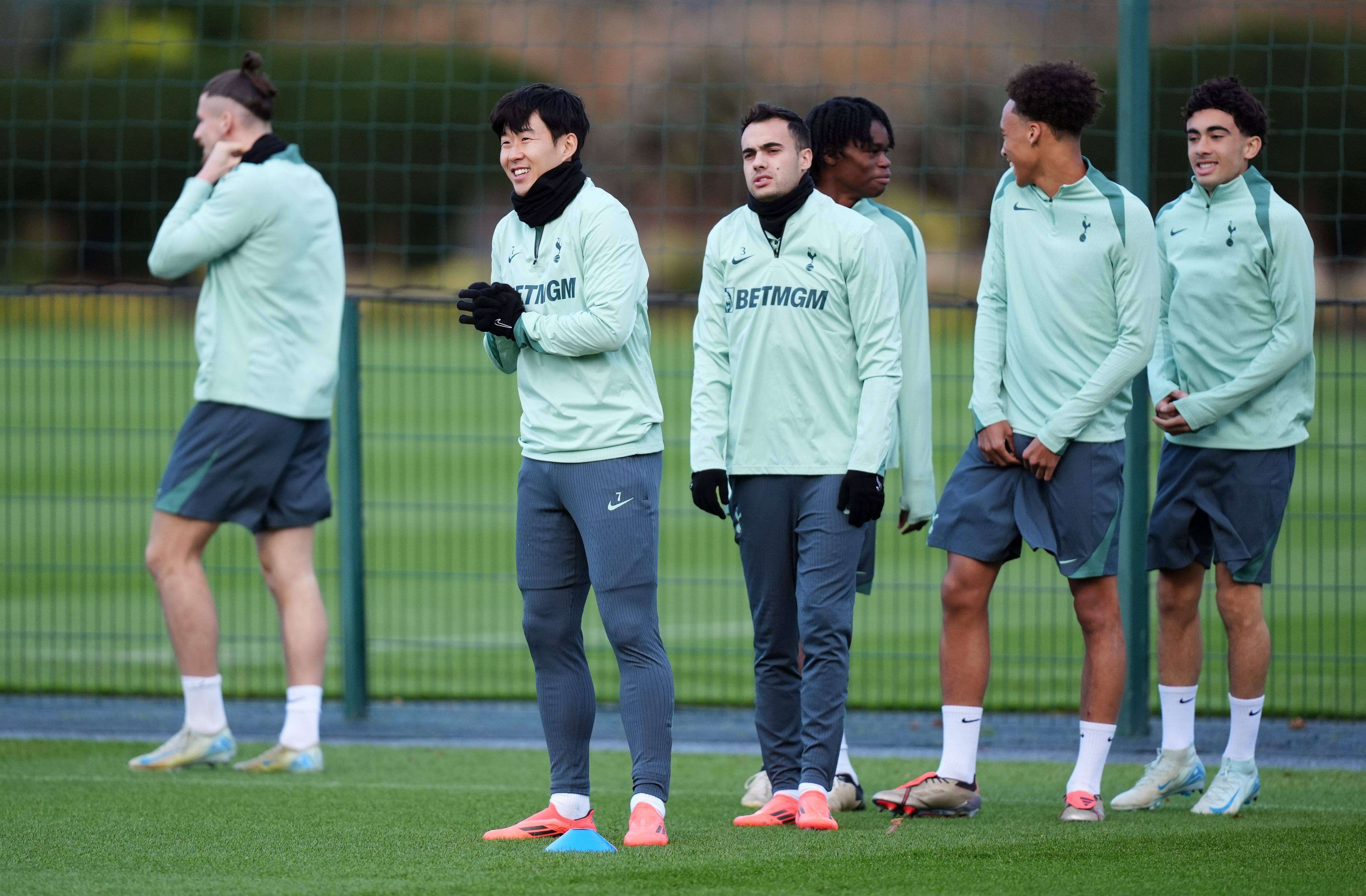 Sergio Reguilón, en un entrenamiento con el Tottenham.