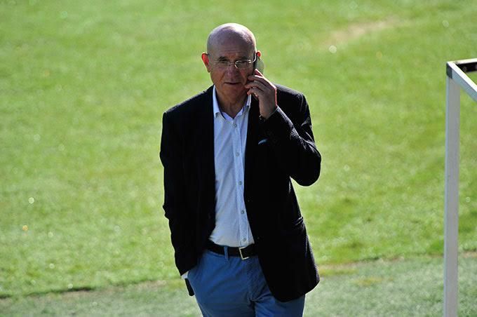  Serra Ferrer en una conversación telefónica.