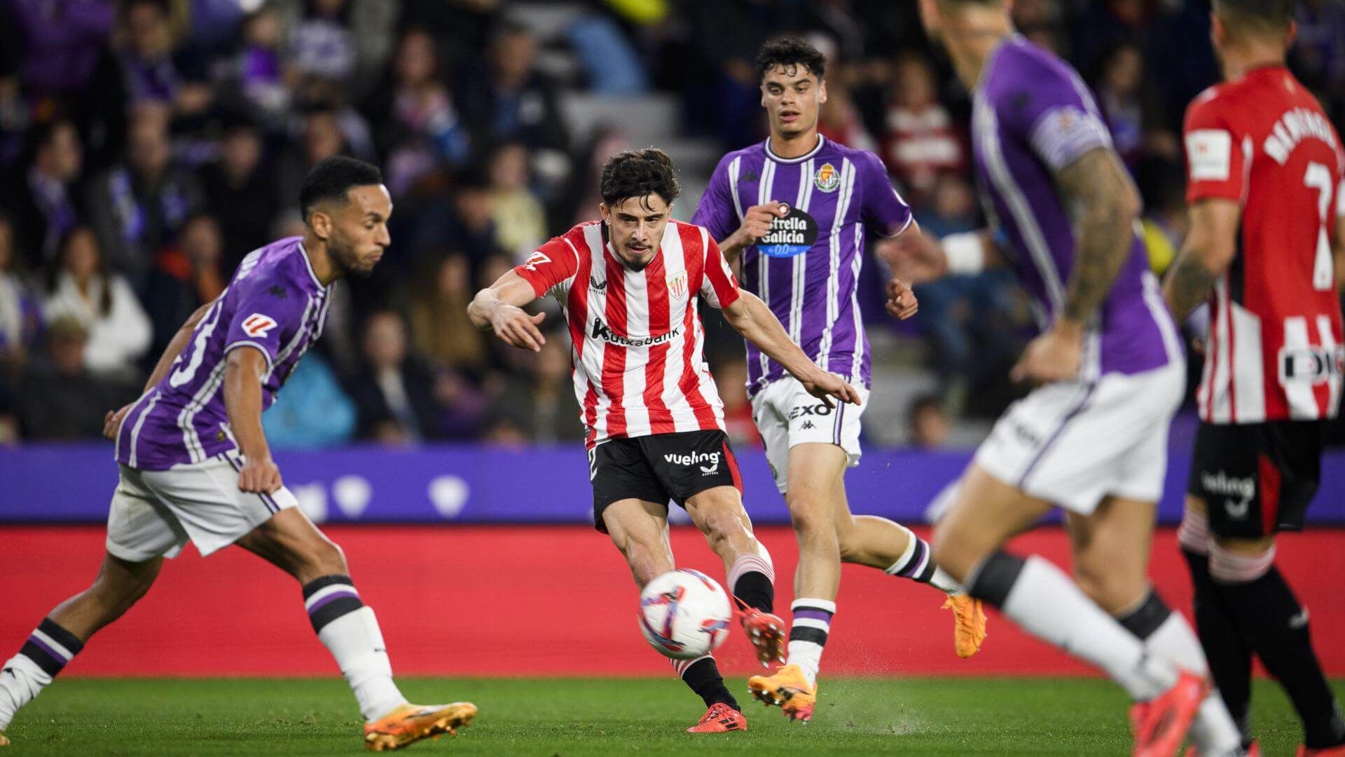  Nico Serrano la pega ante el Valladolid en Zorrilla.