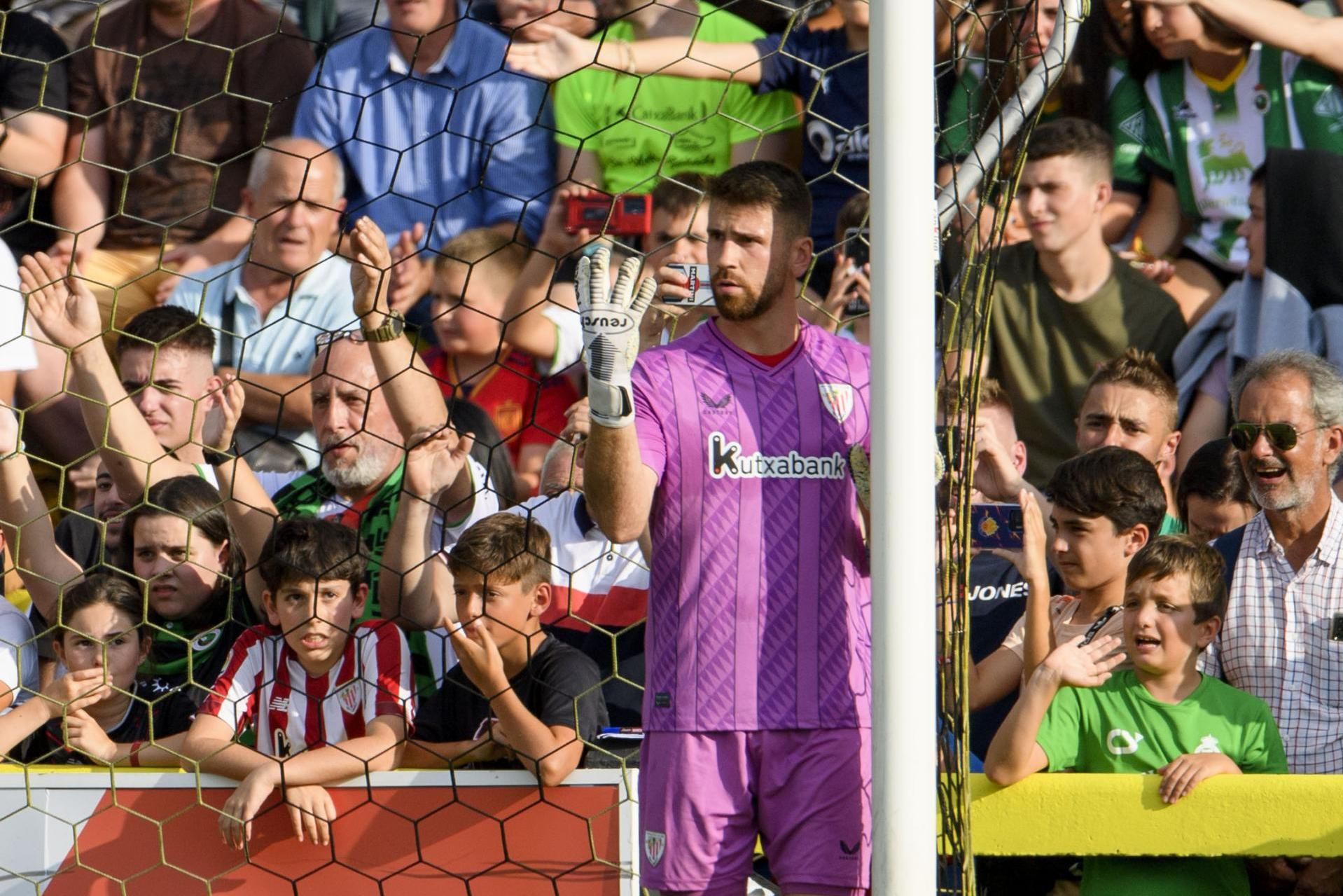 Unai Simón, en acción bajo palos ante el Racing (Foto: Athletic Club).