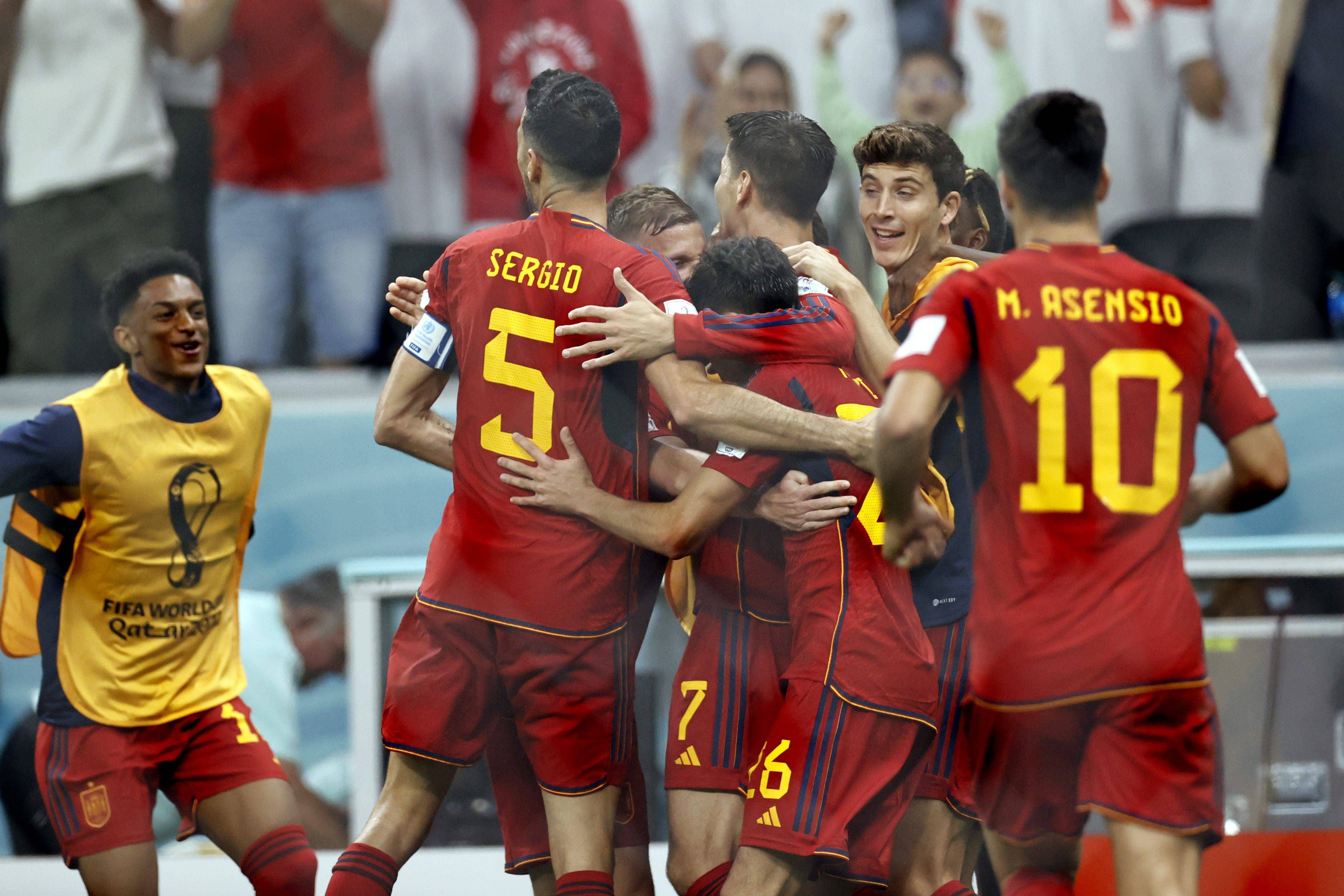  Los jugadores de España celebran el gol de Morata.