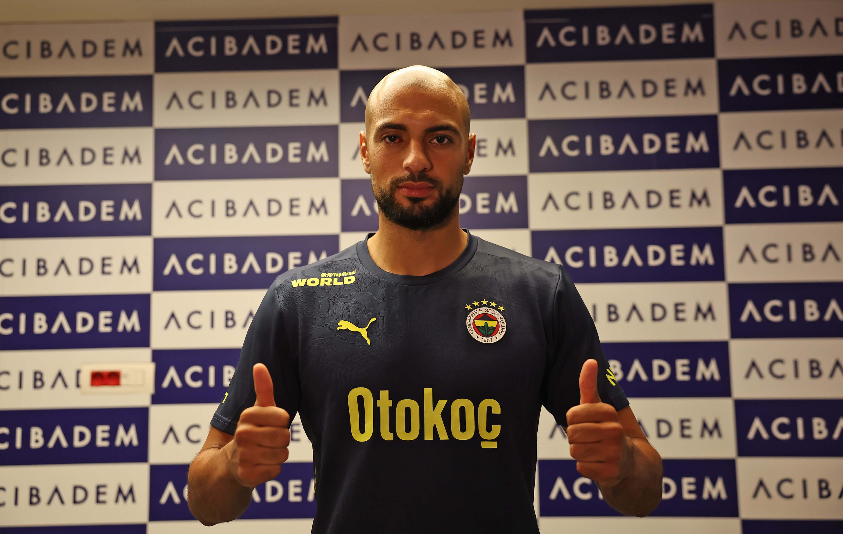 Sofyan Amrabat, en su presentación con el Fenerbahce.