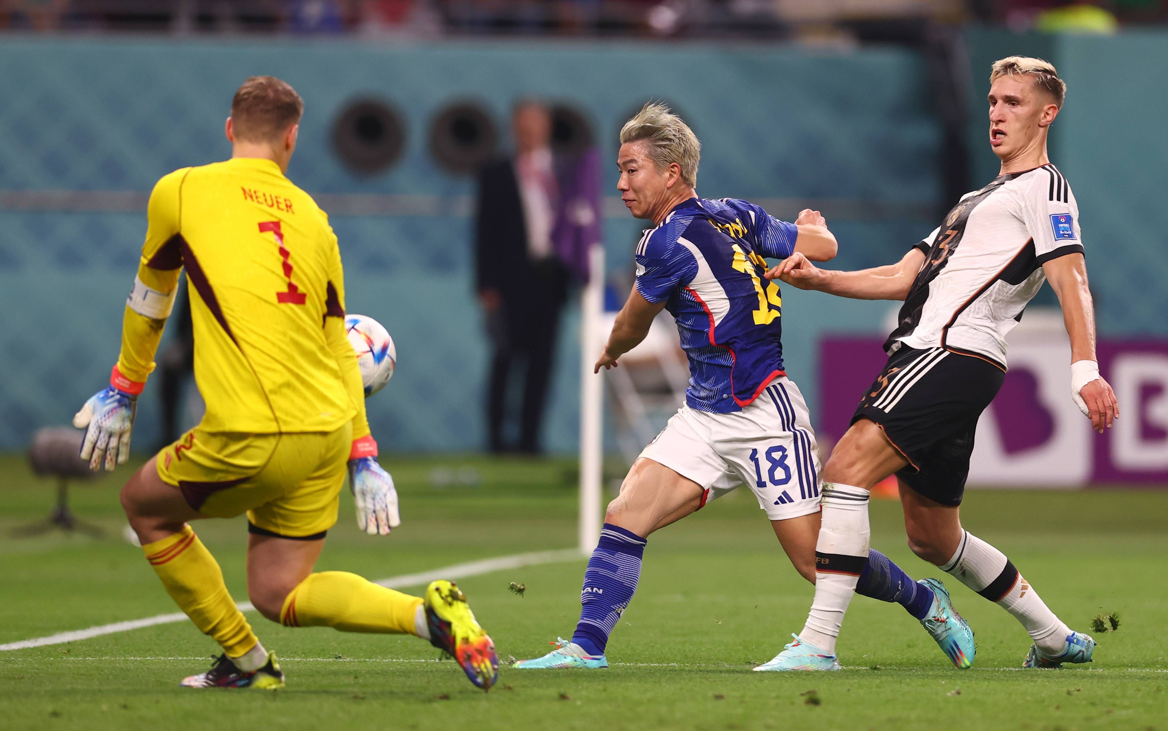 Takuma Asano bate a Neuer en el Alemania-Japón.