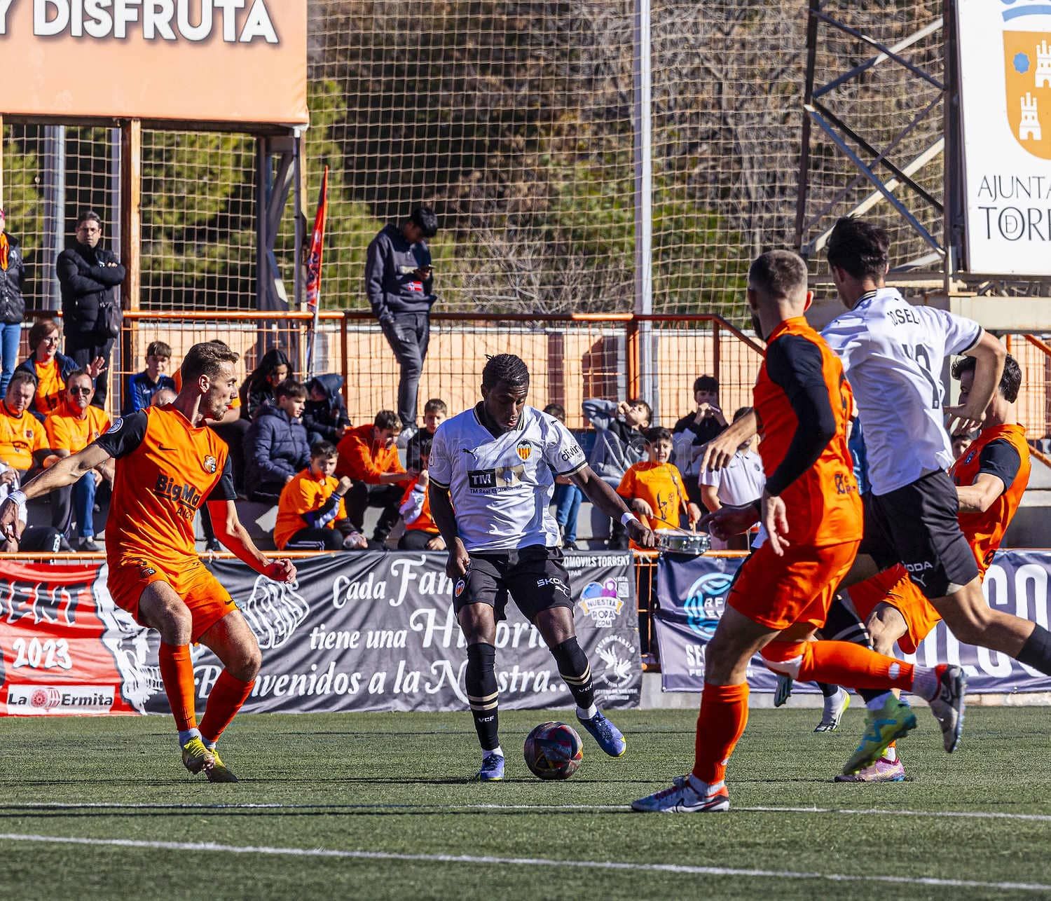Torrent y VCF Mestalla empatan en un competido derbi valenciano