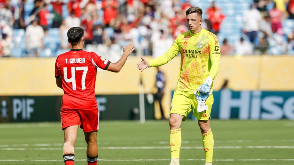 Trubin y Tiago Gouveia tras el Benfica - Bayern de Múnich (Fuente: EFE)