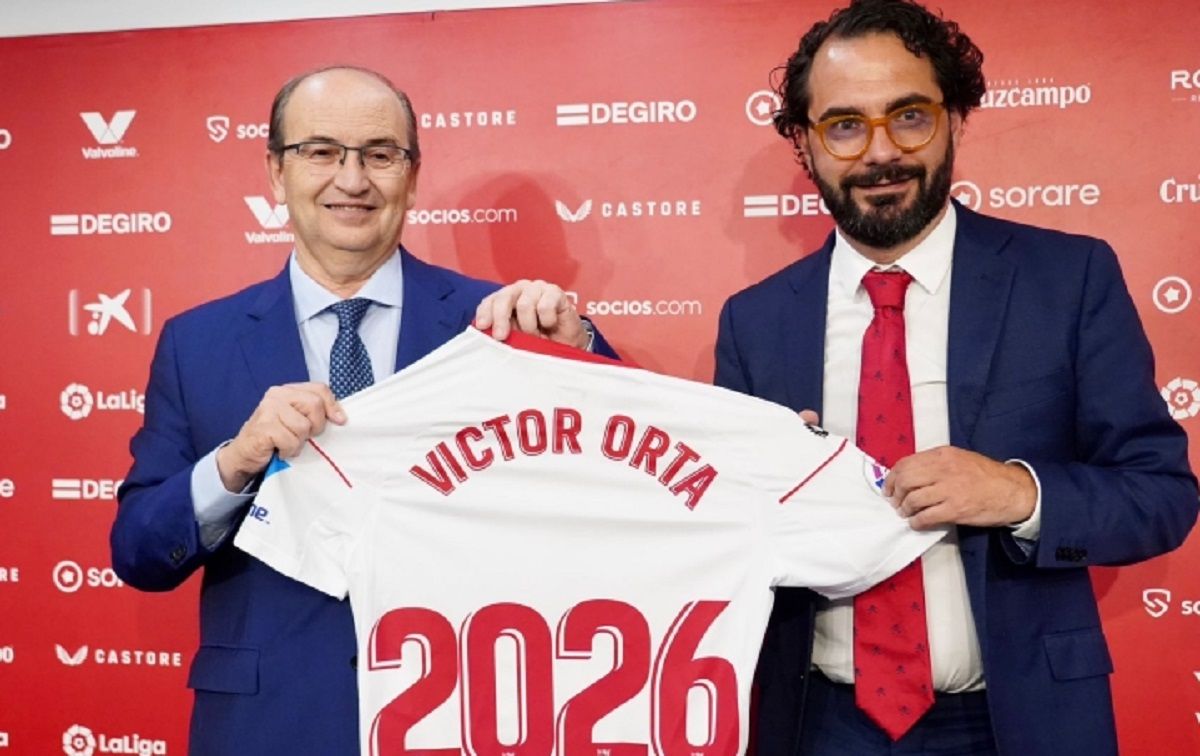  Víctor Orta, junto a José Castro, en su presentación con el Sevilla.