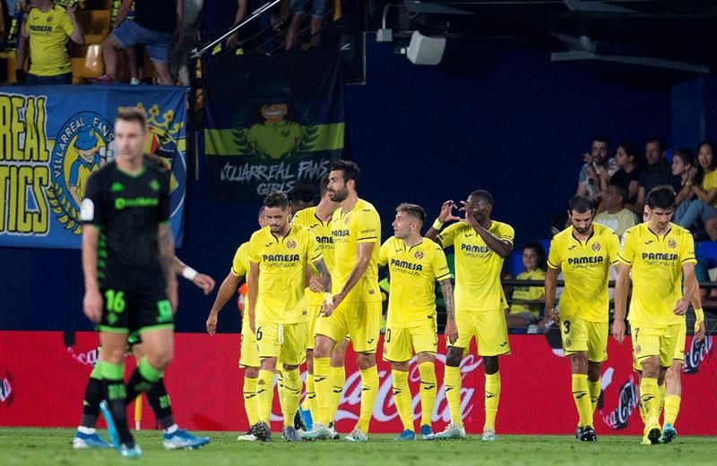  Los jugadores del Villarreal celebran uno de los goles.