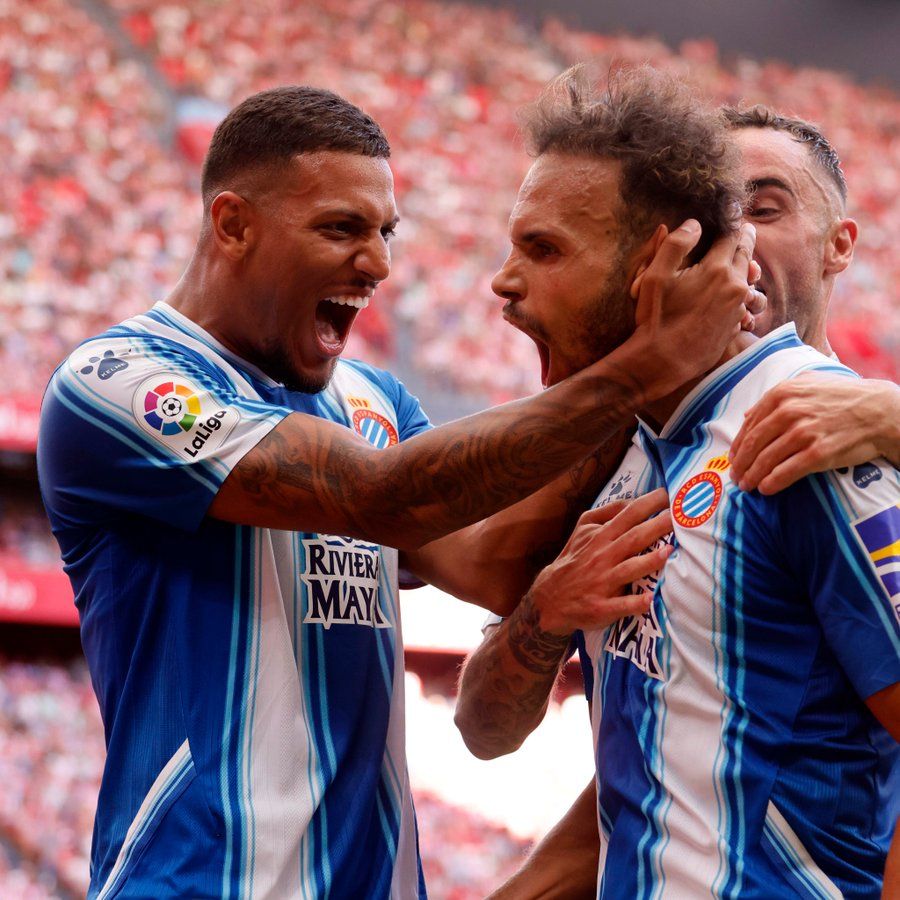  Vini de Souza celebra con Braithwaite el gol del Espanyol en San Mamés.