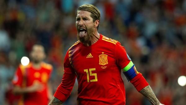  Ramos, celebrando un tanto con España.