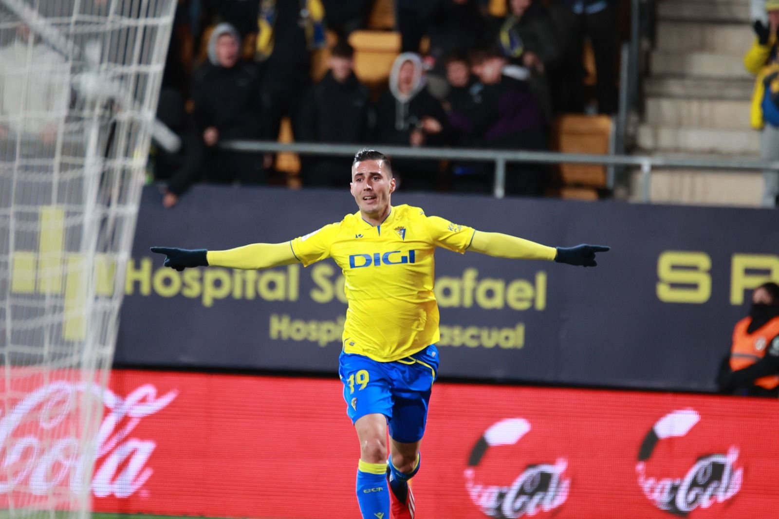 Celebración del gol de Sergi Guardiola en el Cádiz - Girona (Foto: Cristo García).