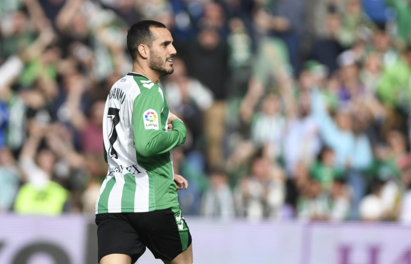  Juanmi Jiménez en un partido con el Real Betis.