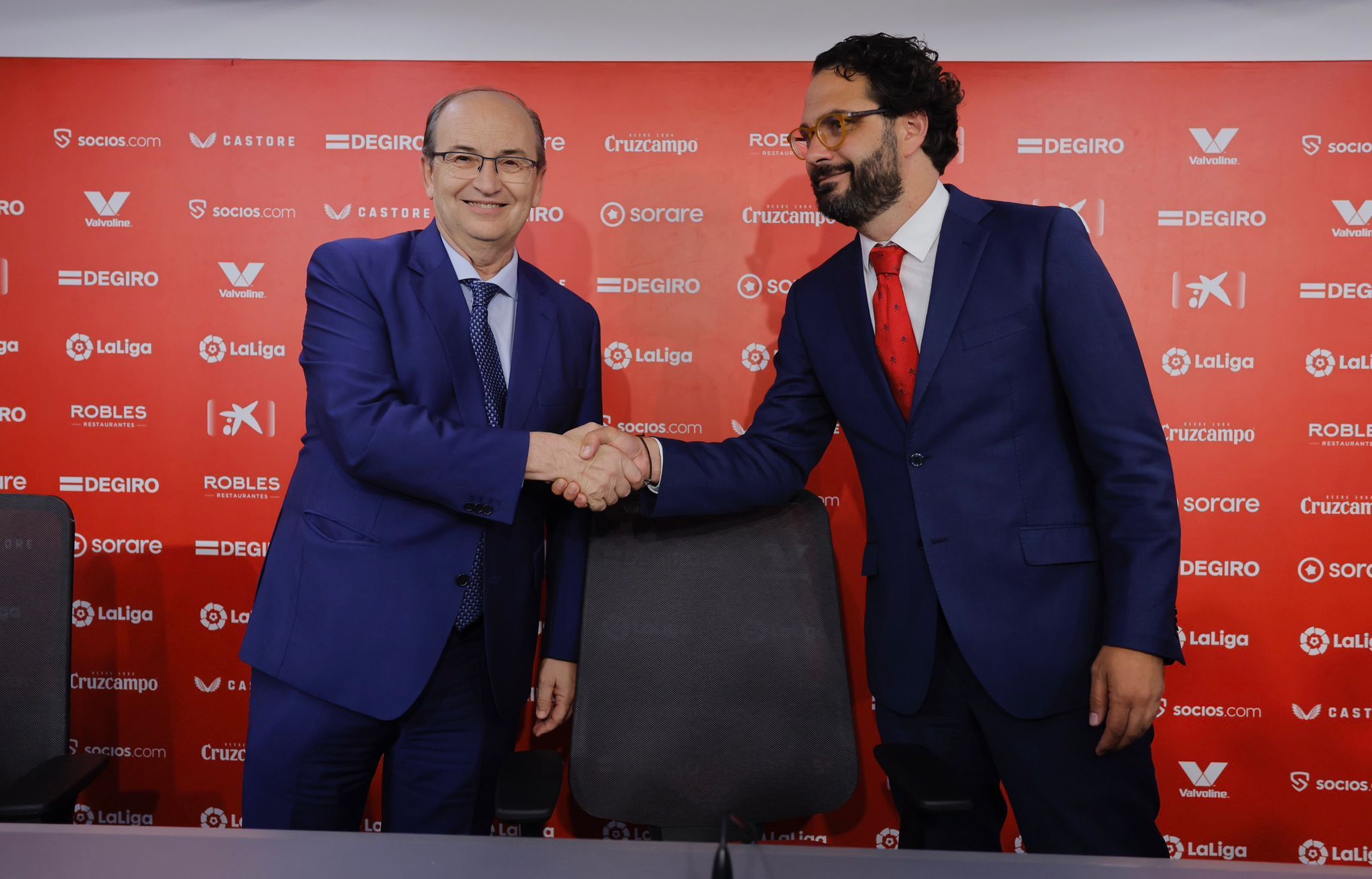  José Castro y Víctor Orta, en su presentación con el Sevilla FC.