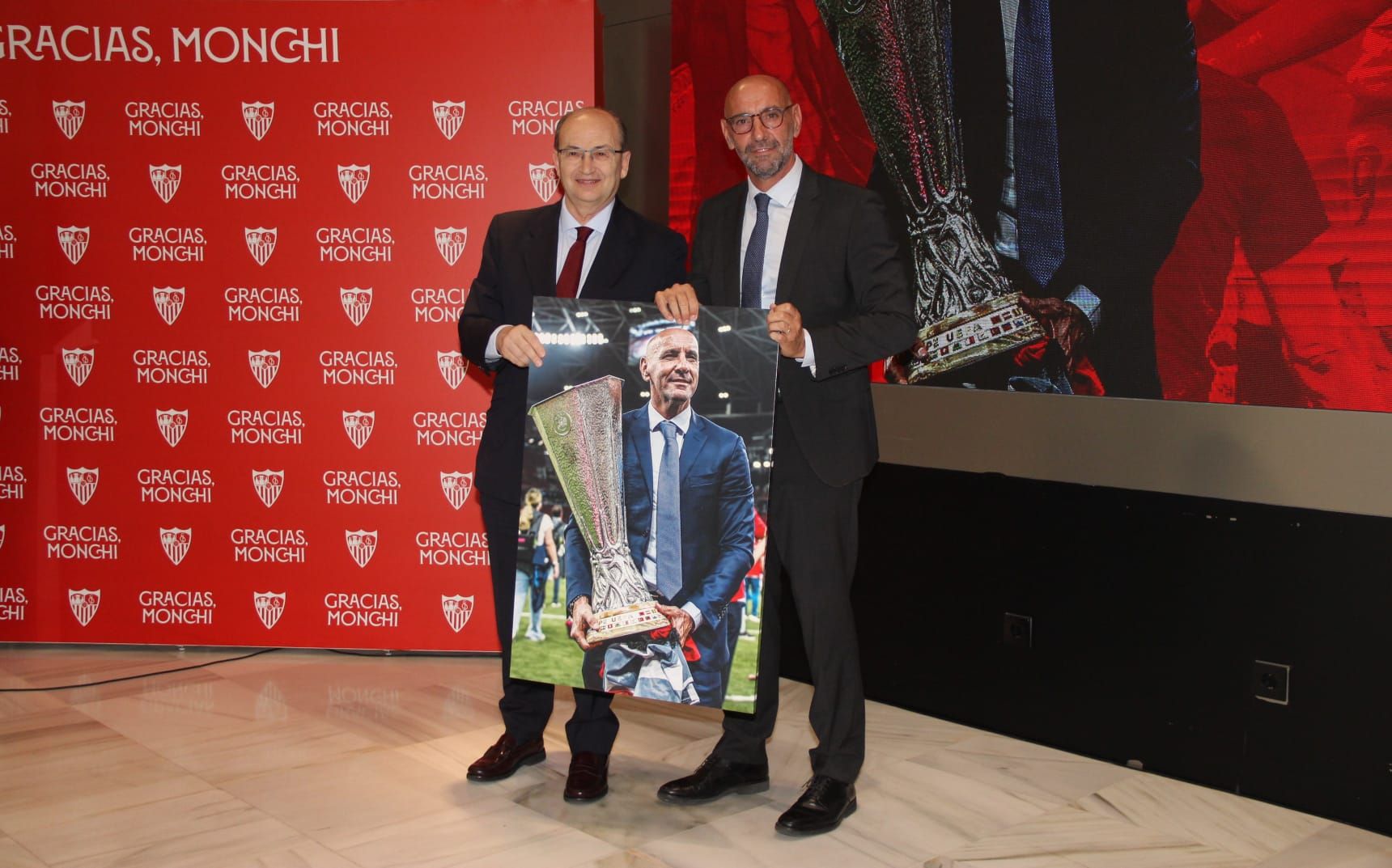  José Castro, junto a Monchi en su despedida.