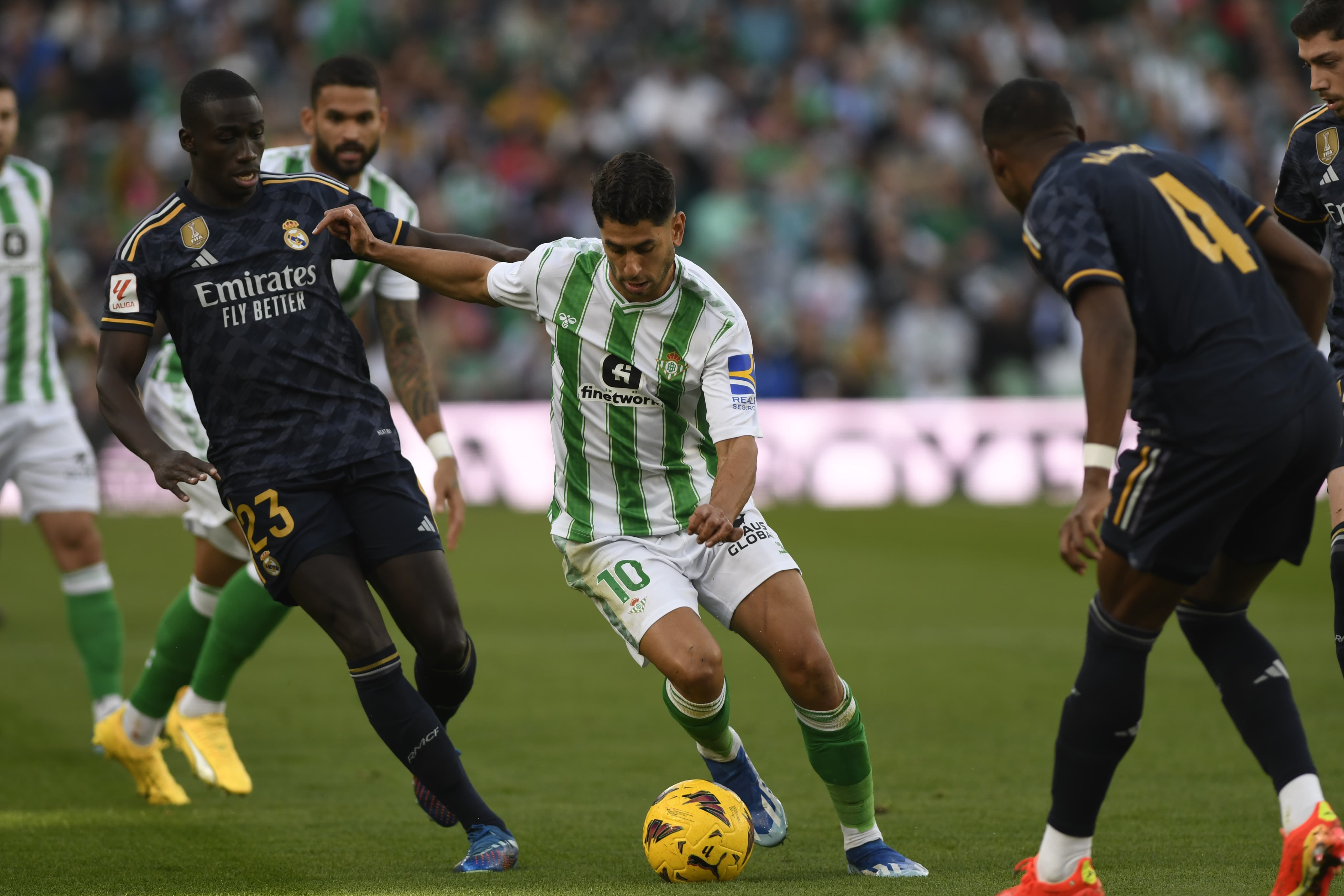  Ayoze Pérez, futbolista del Real Betis.