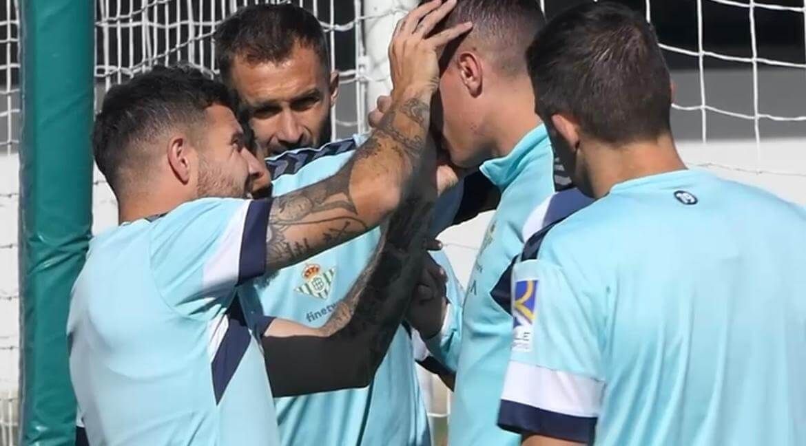 El percance de Altimira en el entrenamiento. (Imagen: Kiko Hurtado)