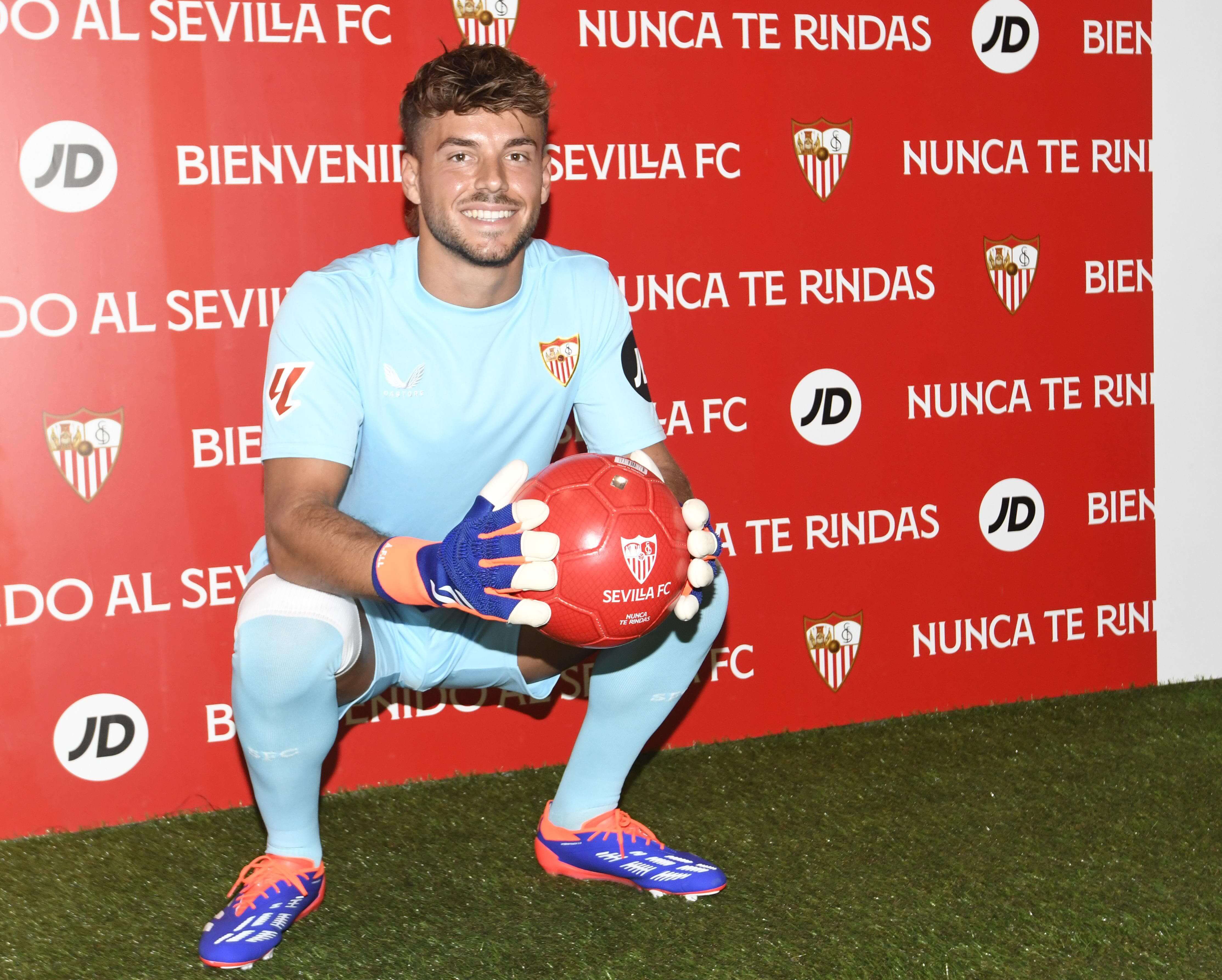  Álvaro Fernández, en su presentación con el Sevilla.