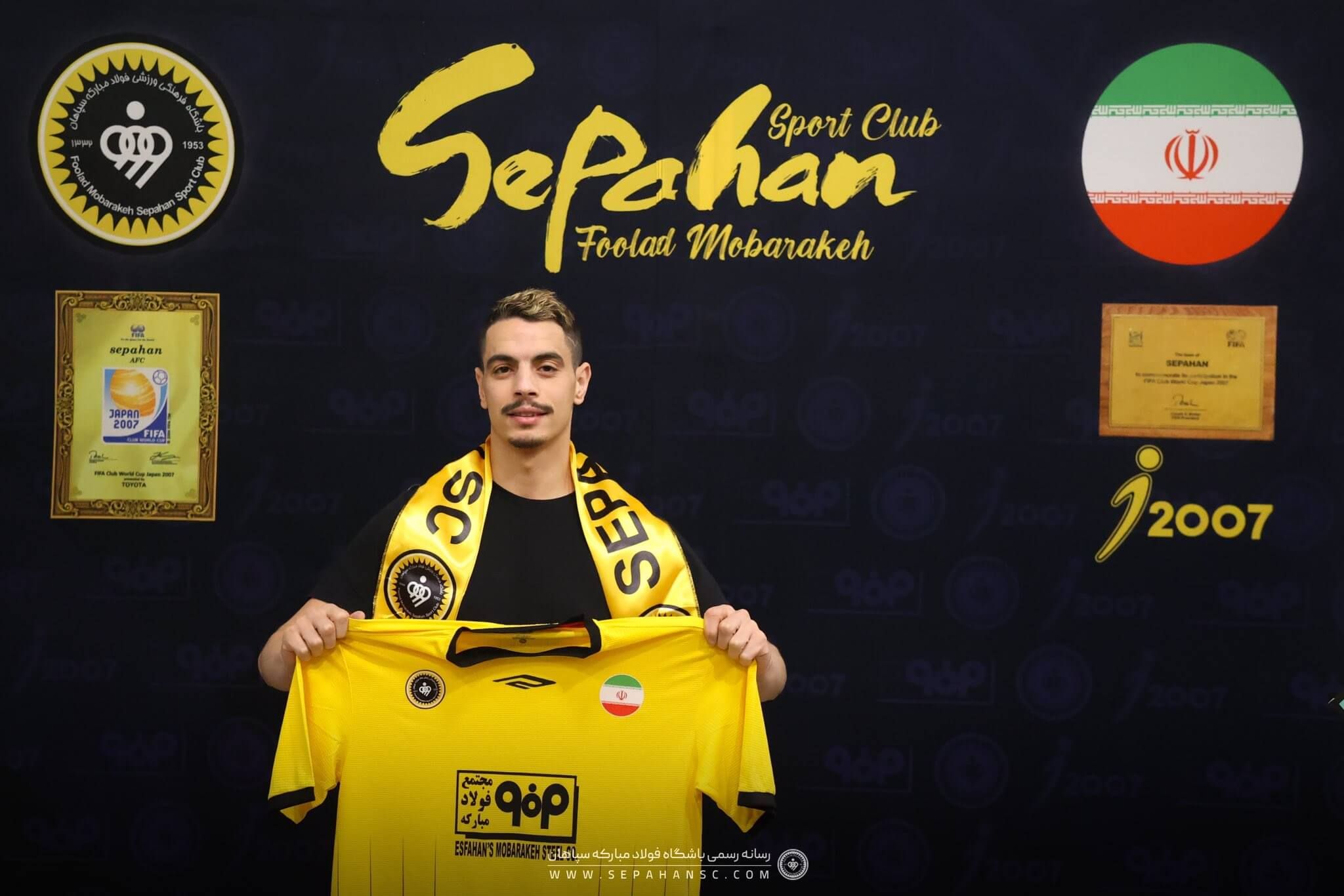  Wissam Ben Yedder, presentado con el Sepahan iraní.