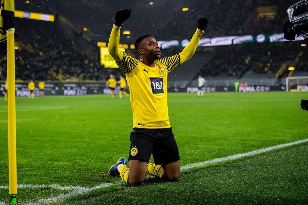 Moukoko, en un partido con el Borussia Dortmund (Foto: Cordon Press).