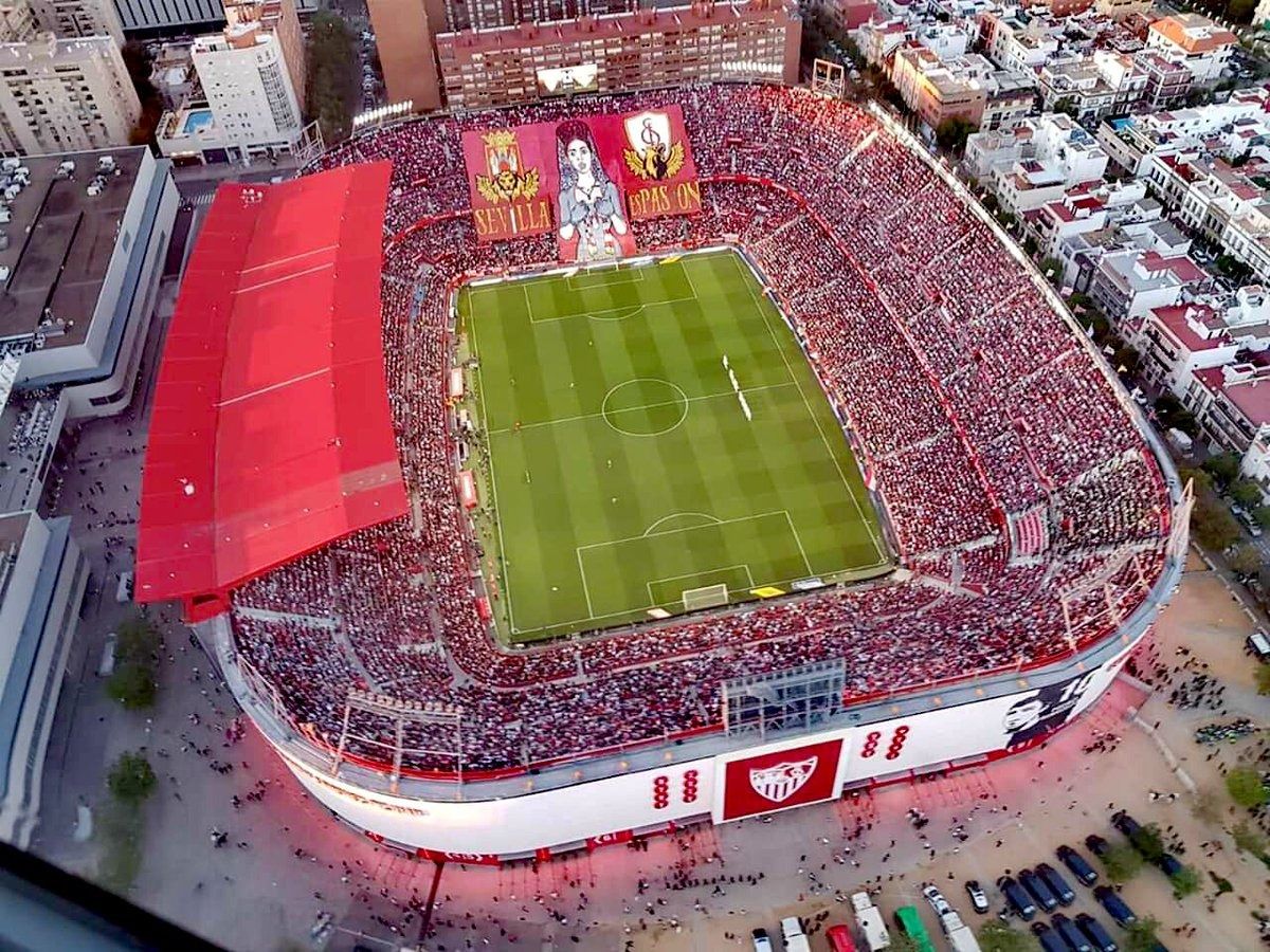 Vista aérea del Sánchez-Pizjuán en un derbi.