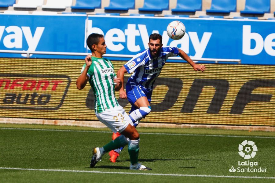  Aissa Mandi ante Luis Rioja.