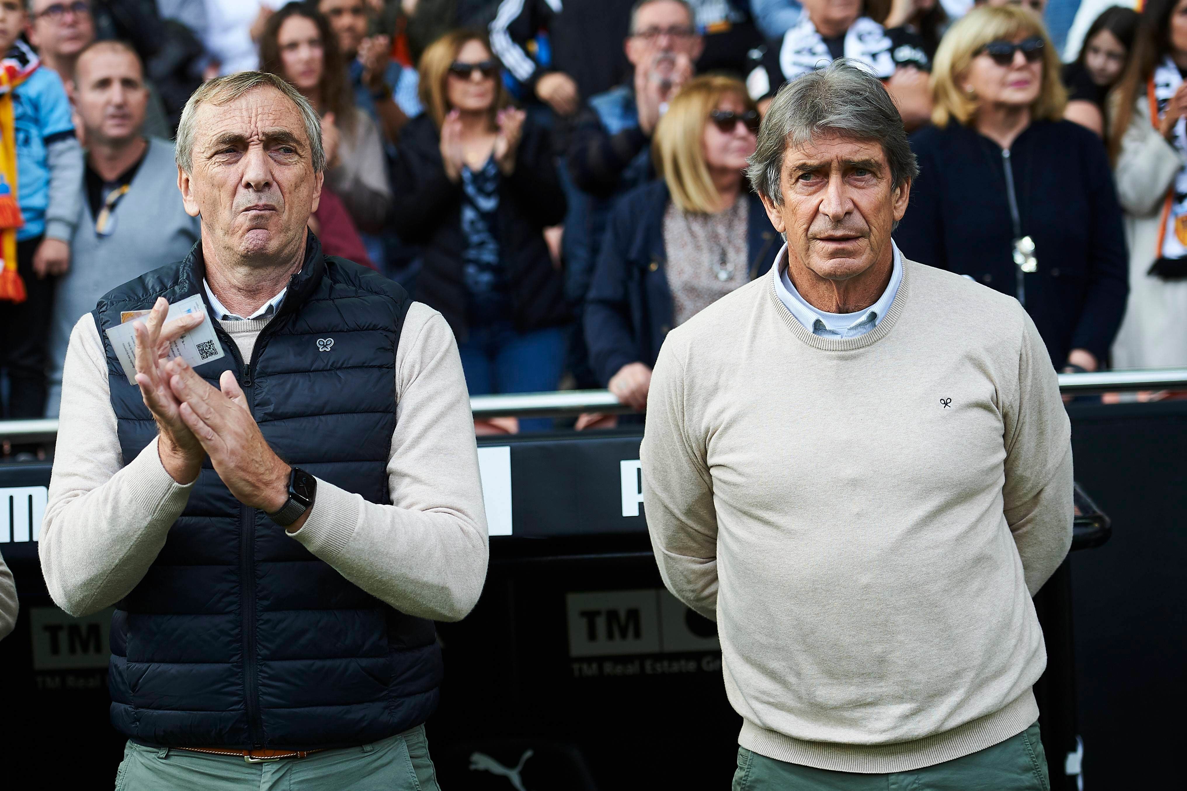 Rubén Cousillas y Manuel Pellegrini, en el Valencia-Betis.